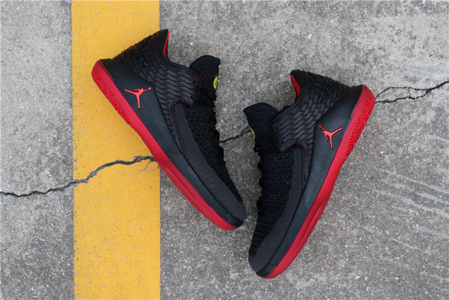 Air Jordan 32 Low "Last Shot".- negras y rojas