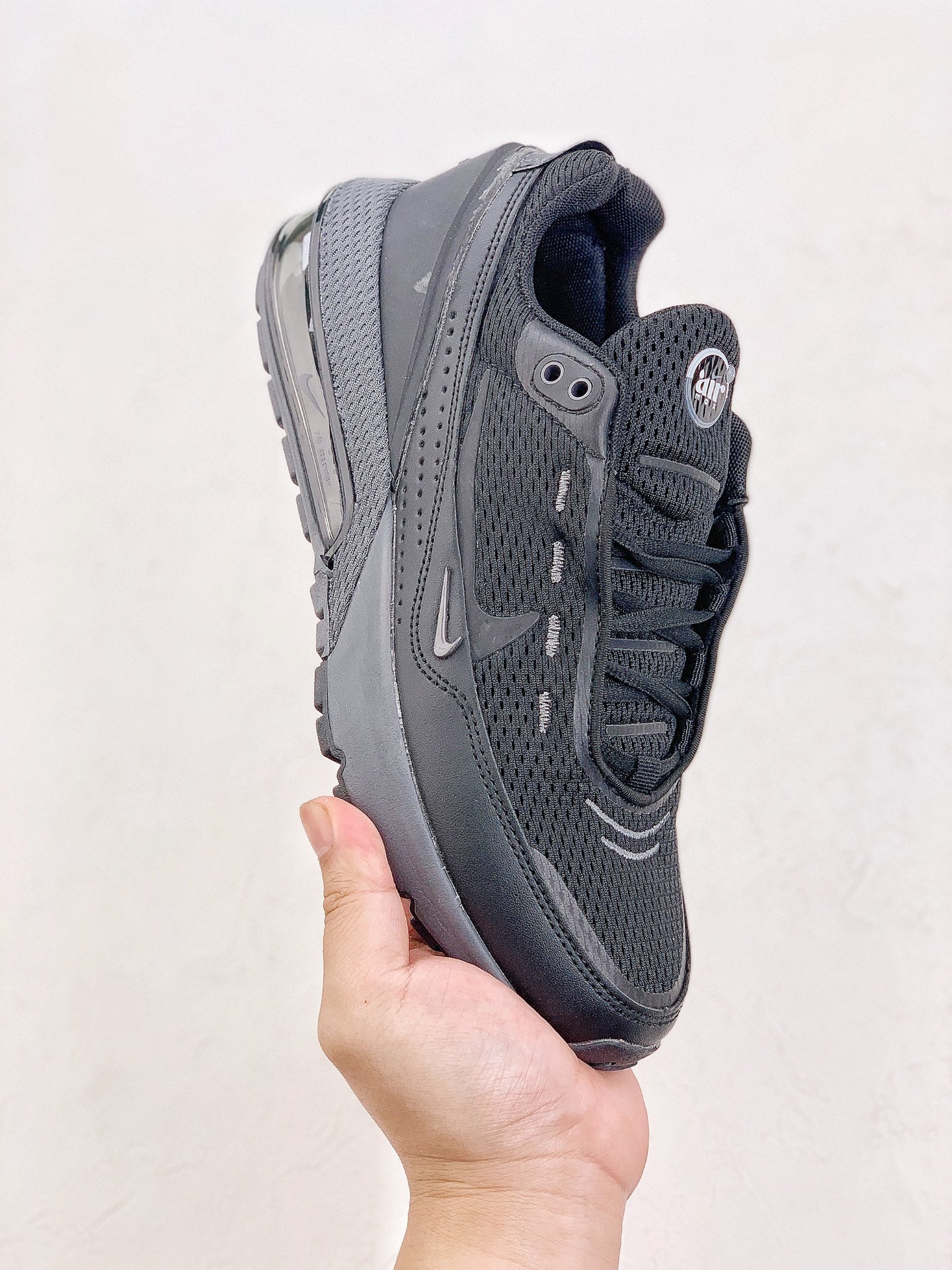 Nike Air Max Pulse.- negras