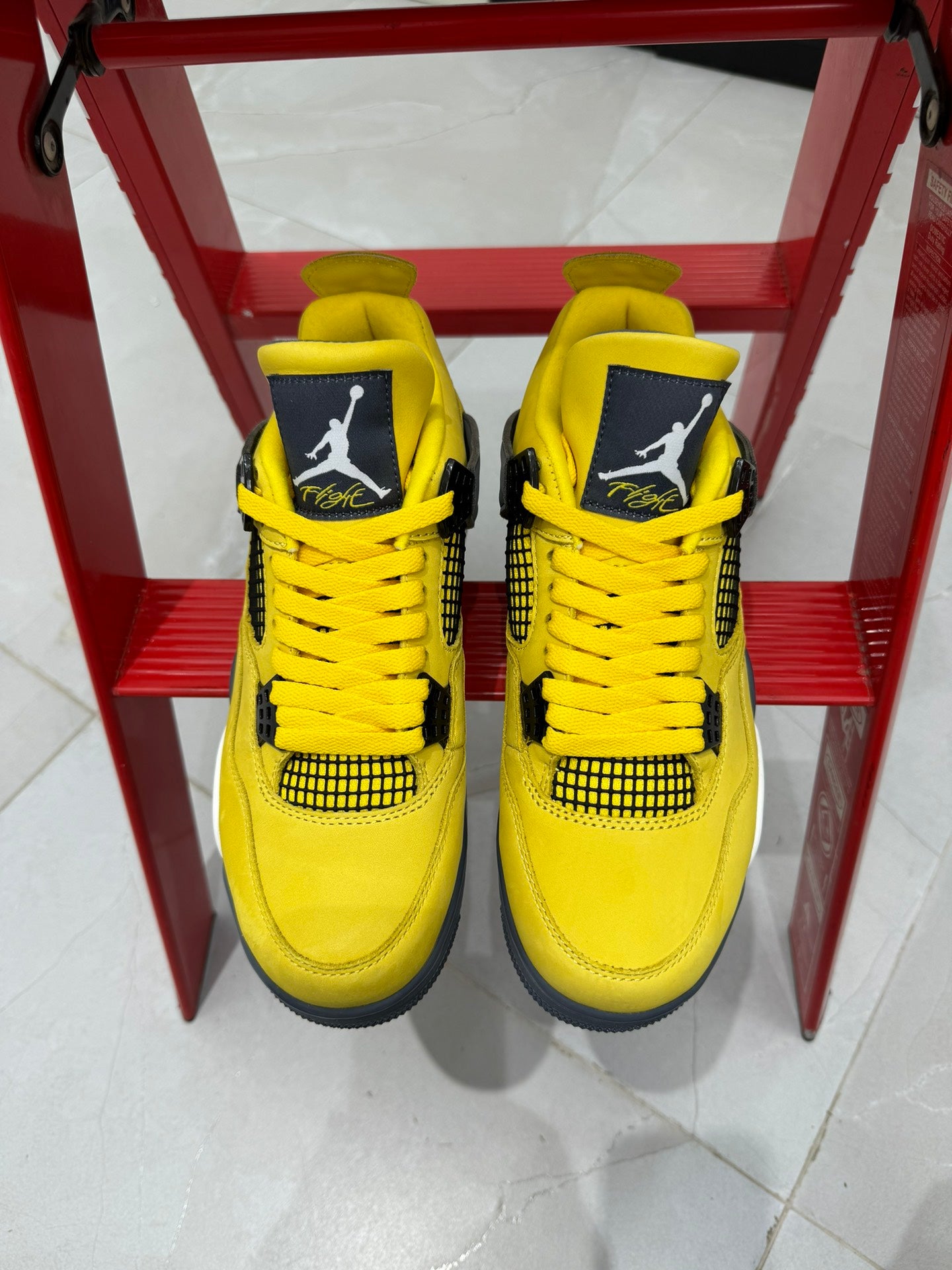 Air Jordan 4 Retro "Lightning"