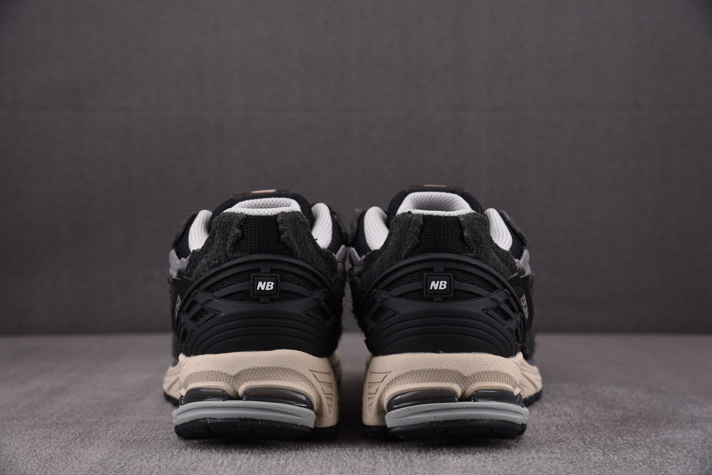 New Balance NB 1906R Negro y blanco