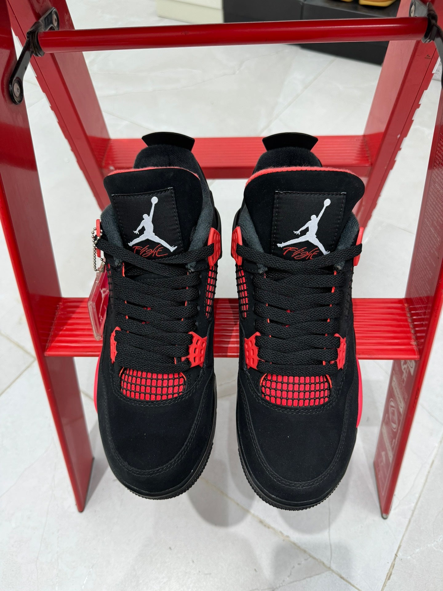 Air Jordan 4 Retro negro y rojo