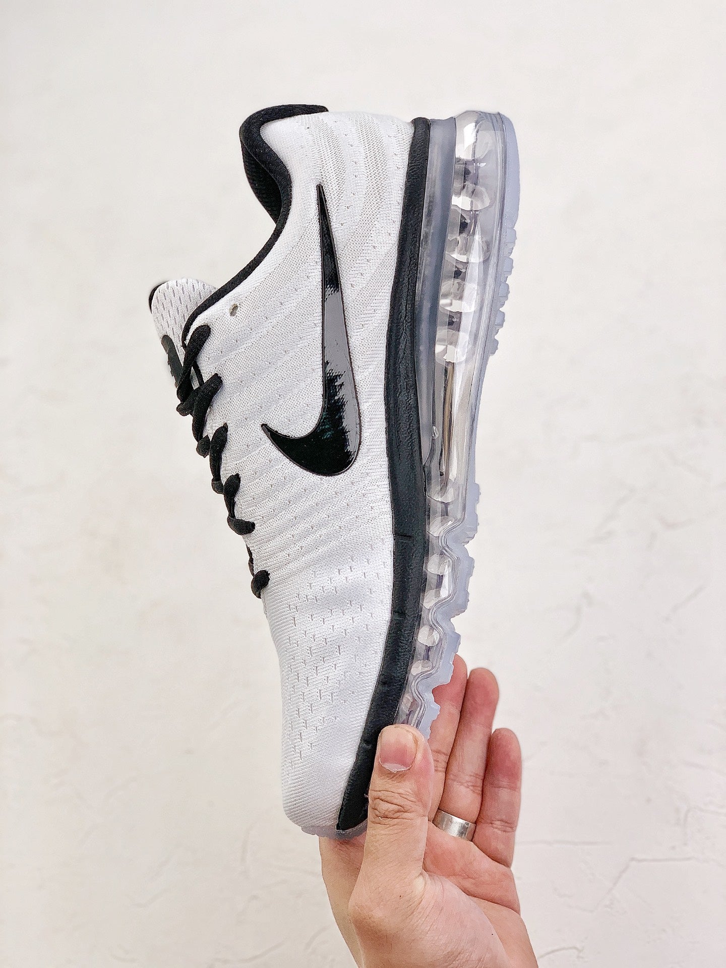 NIKE AIR MAX 2017.- blancas y negras