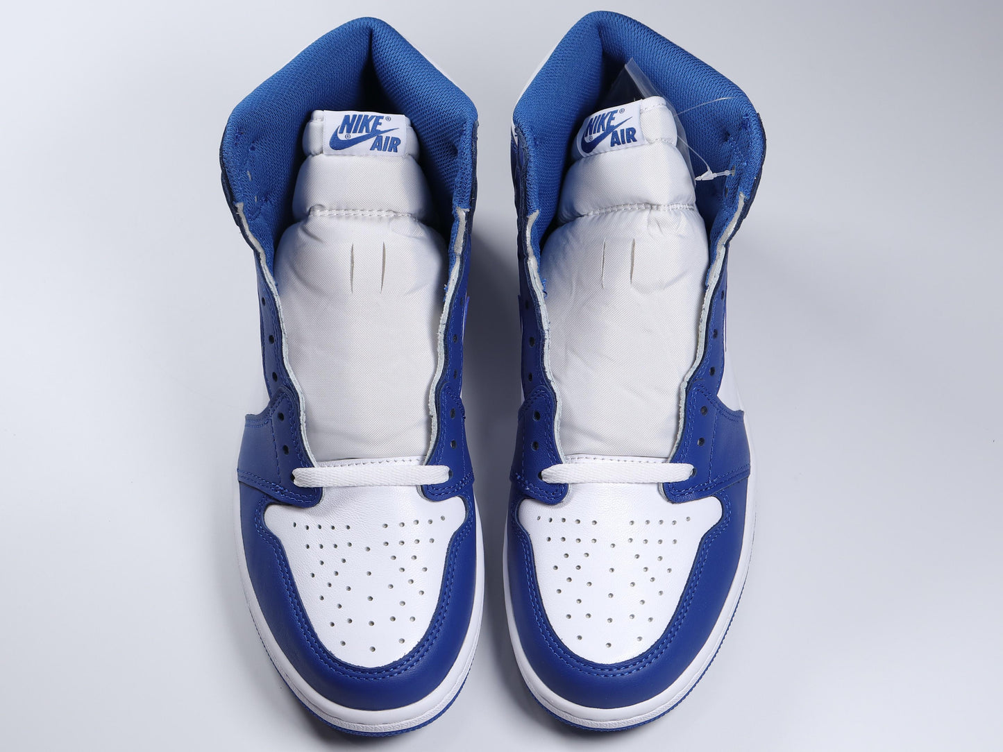 Air Jordan 1.- blancas y azules