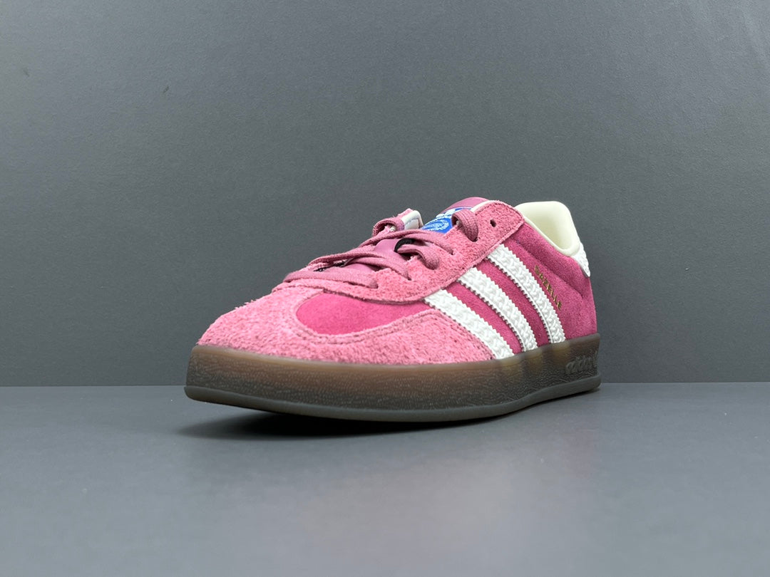 Adidas Gazelle.- rosas y blancas