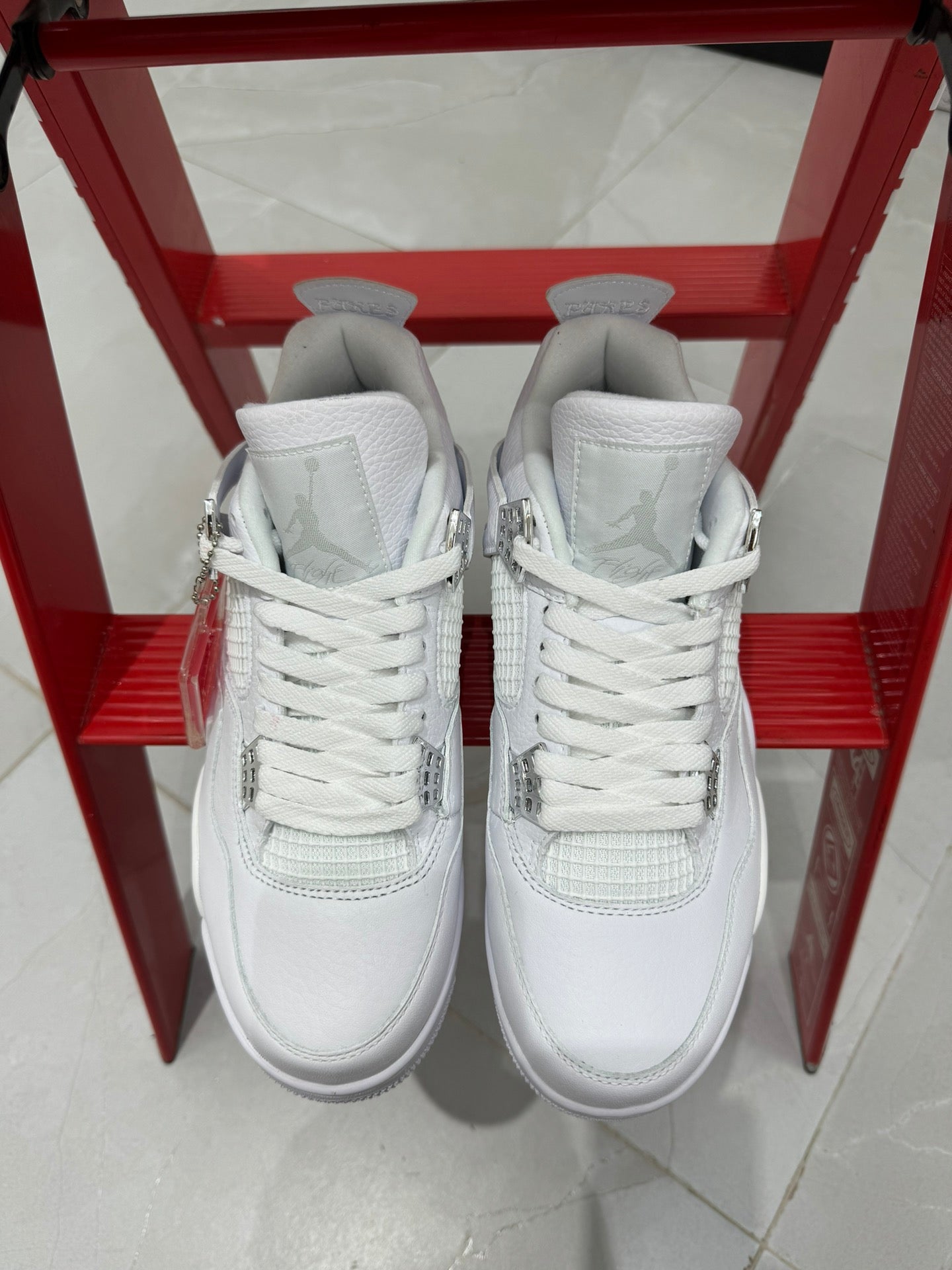 Air Jordan 4 Retro "Pure Money" - Elegancia y Exclusividad