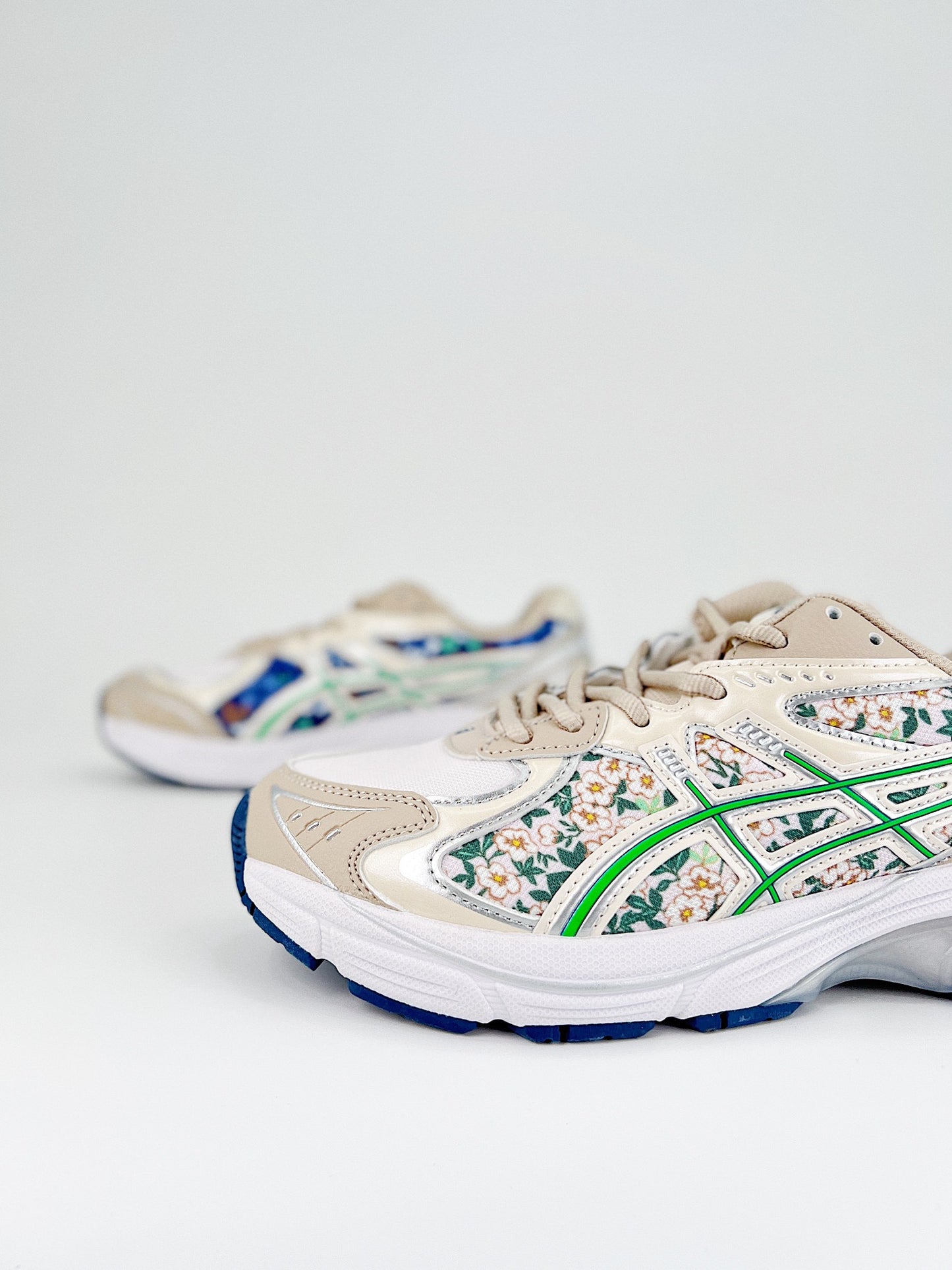 Asics GT-2160.- beige y verdes con flores