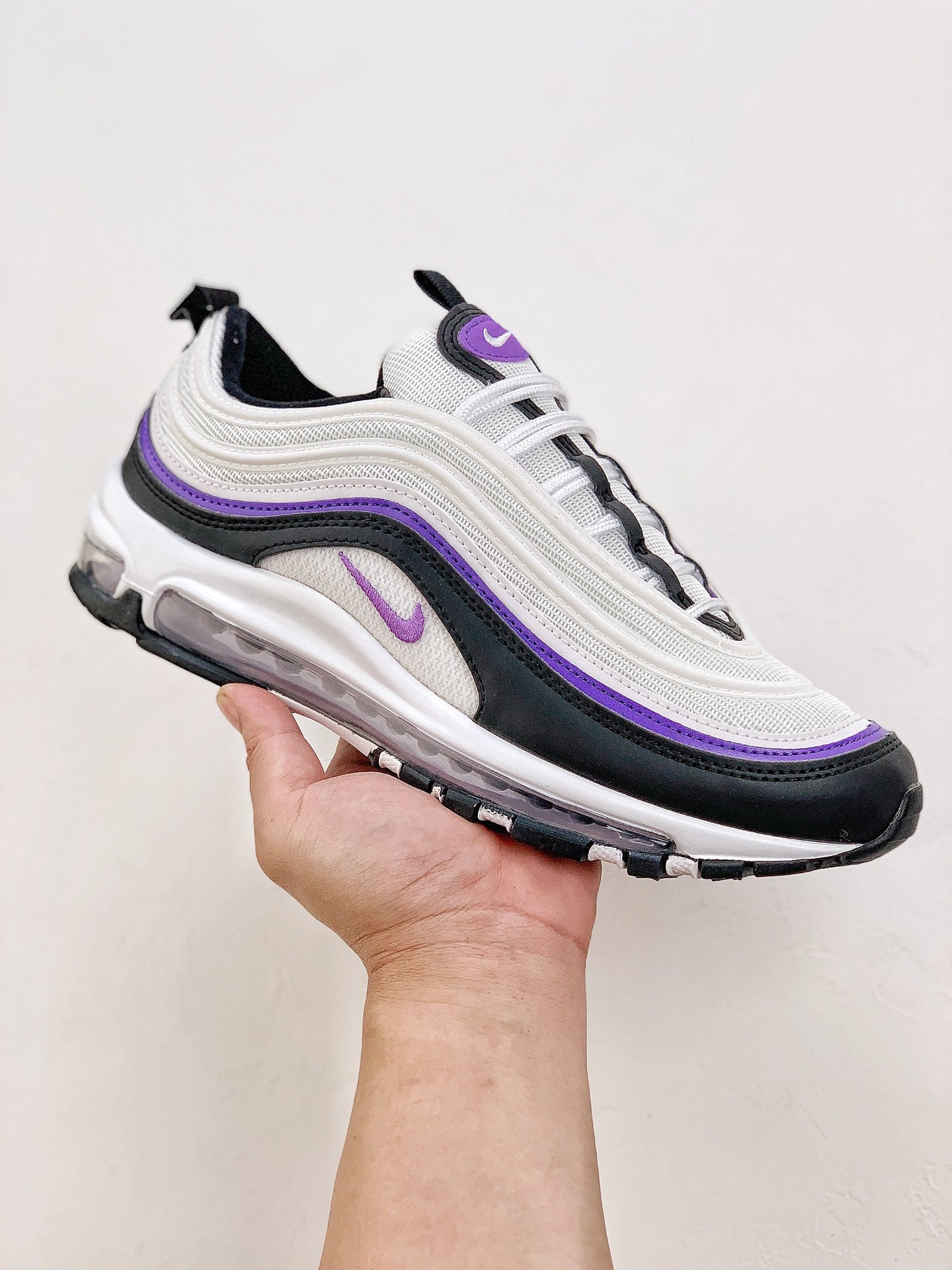 Nike Air Max 97.- blancas, negras y moradas