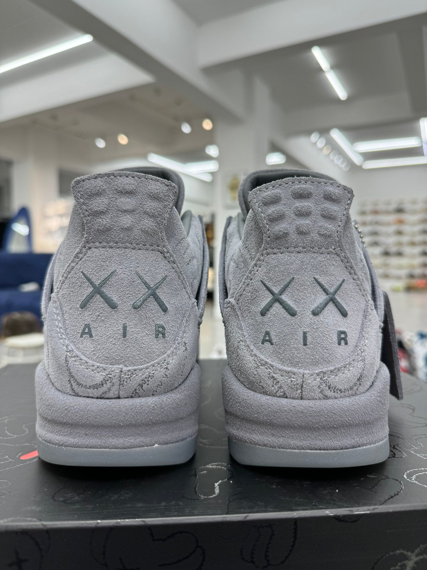 Air Jordan 4.- Kaws