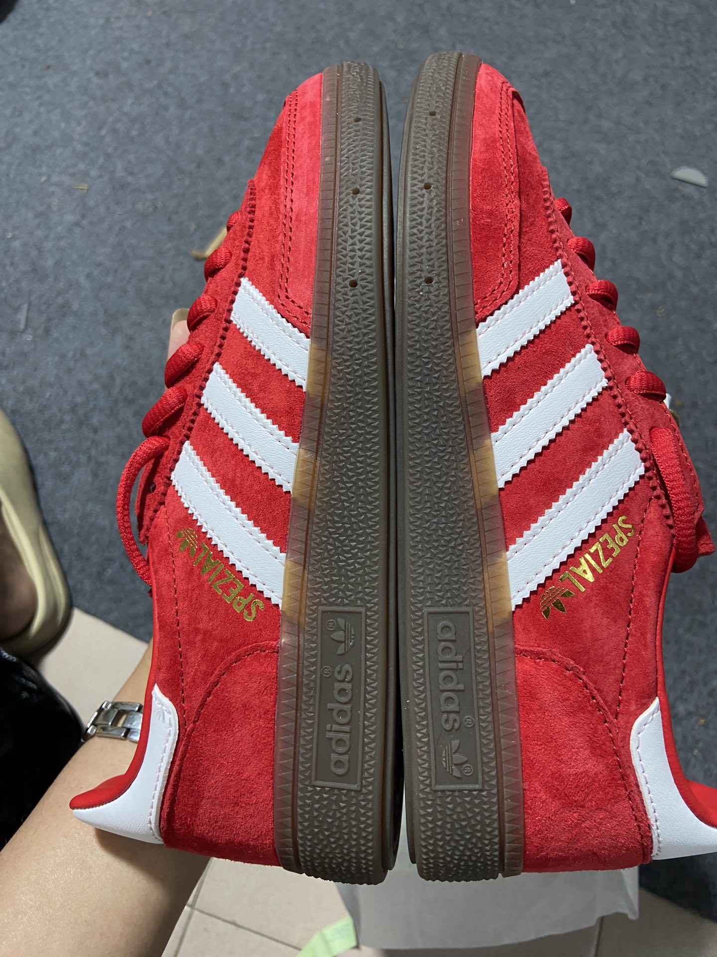 Adidas spezial.- rojas