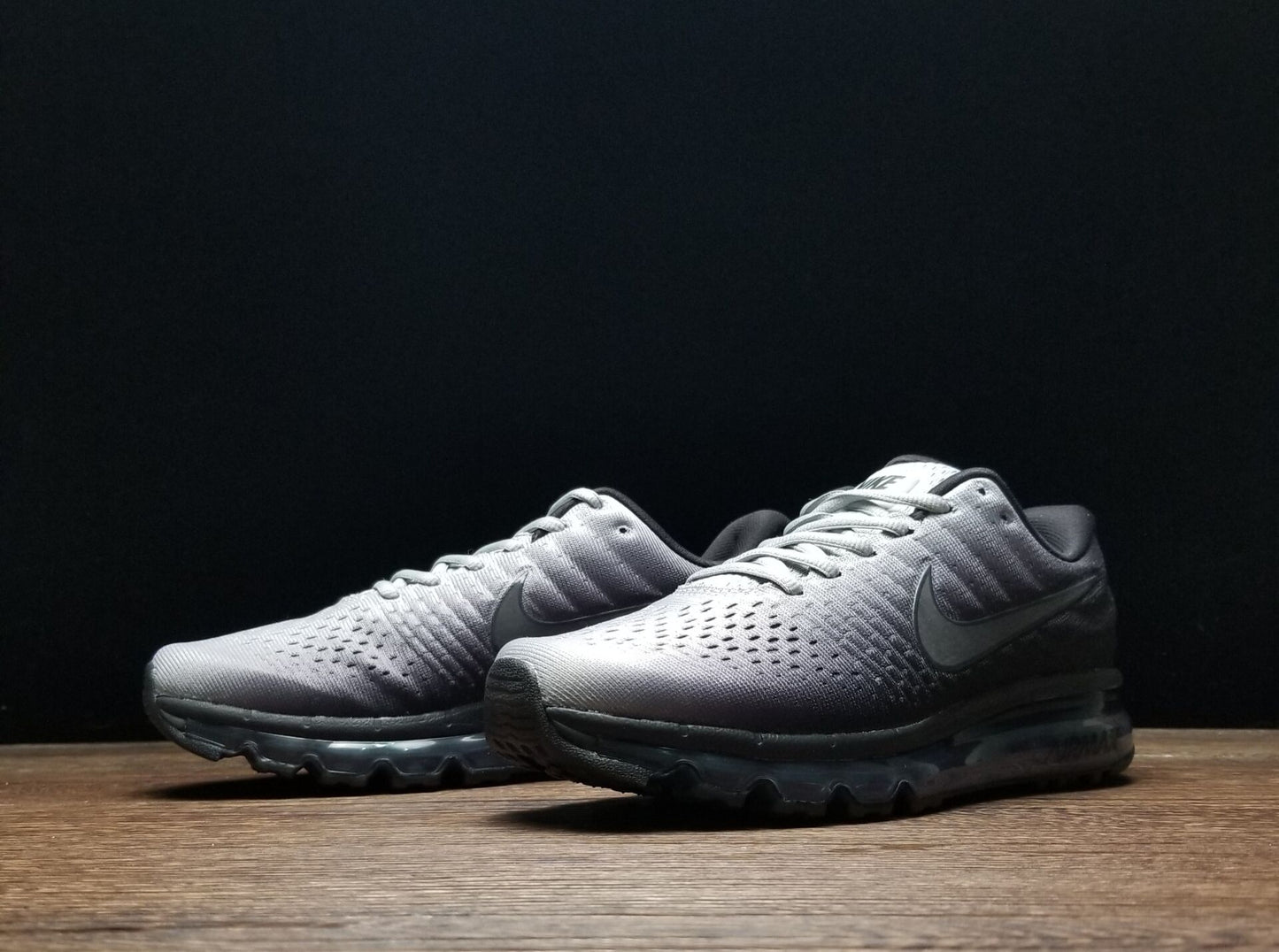 Nike air max 2017.- blancas y grises