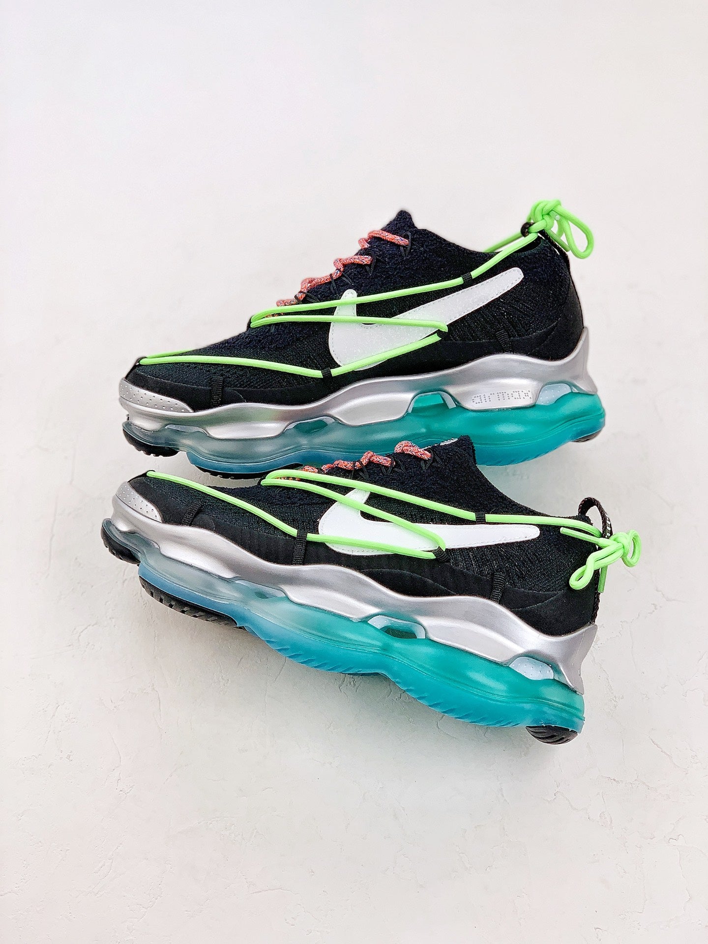 Nike air max Scorpion.- negras, blancas y verdes