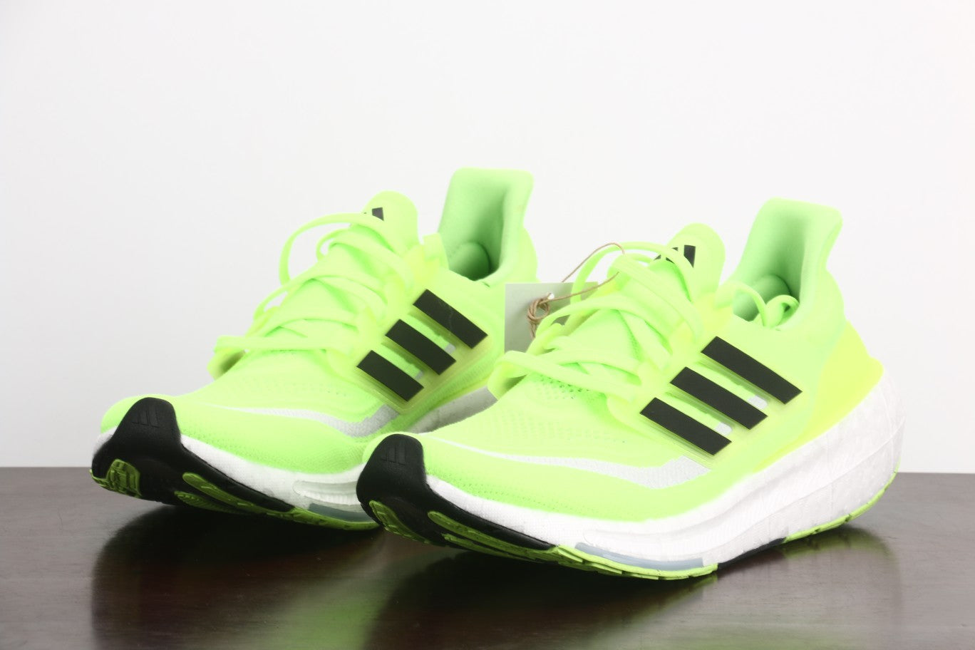 Adidas Ultra Boost Light UB 2023.- Verde Fluorescente