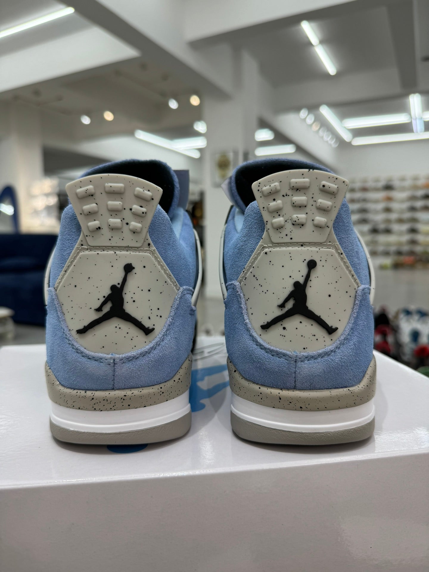 Air Jordan 4 Retro "University Blue"