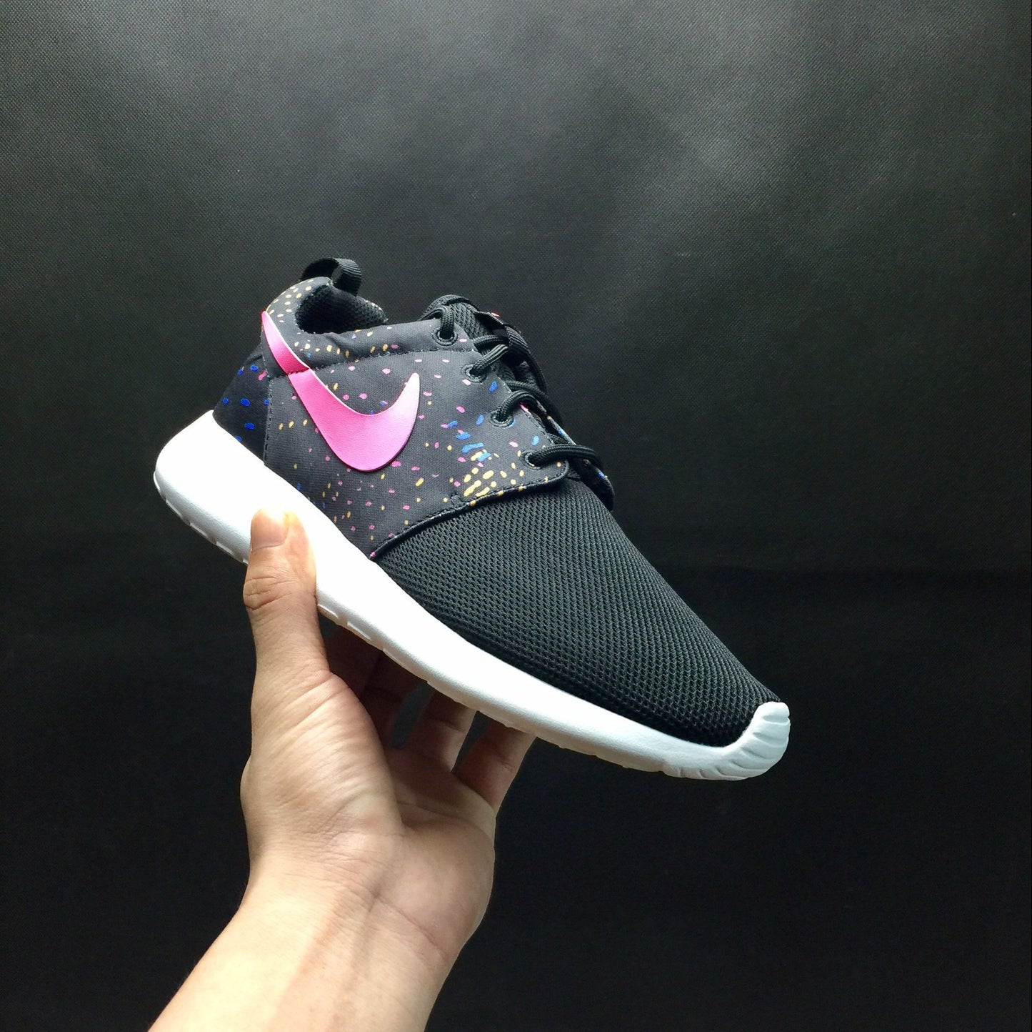 Nike Roshe Run One.- negras