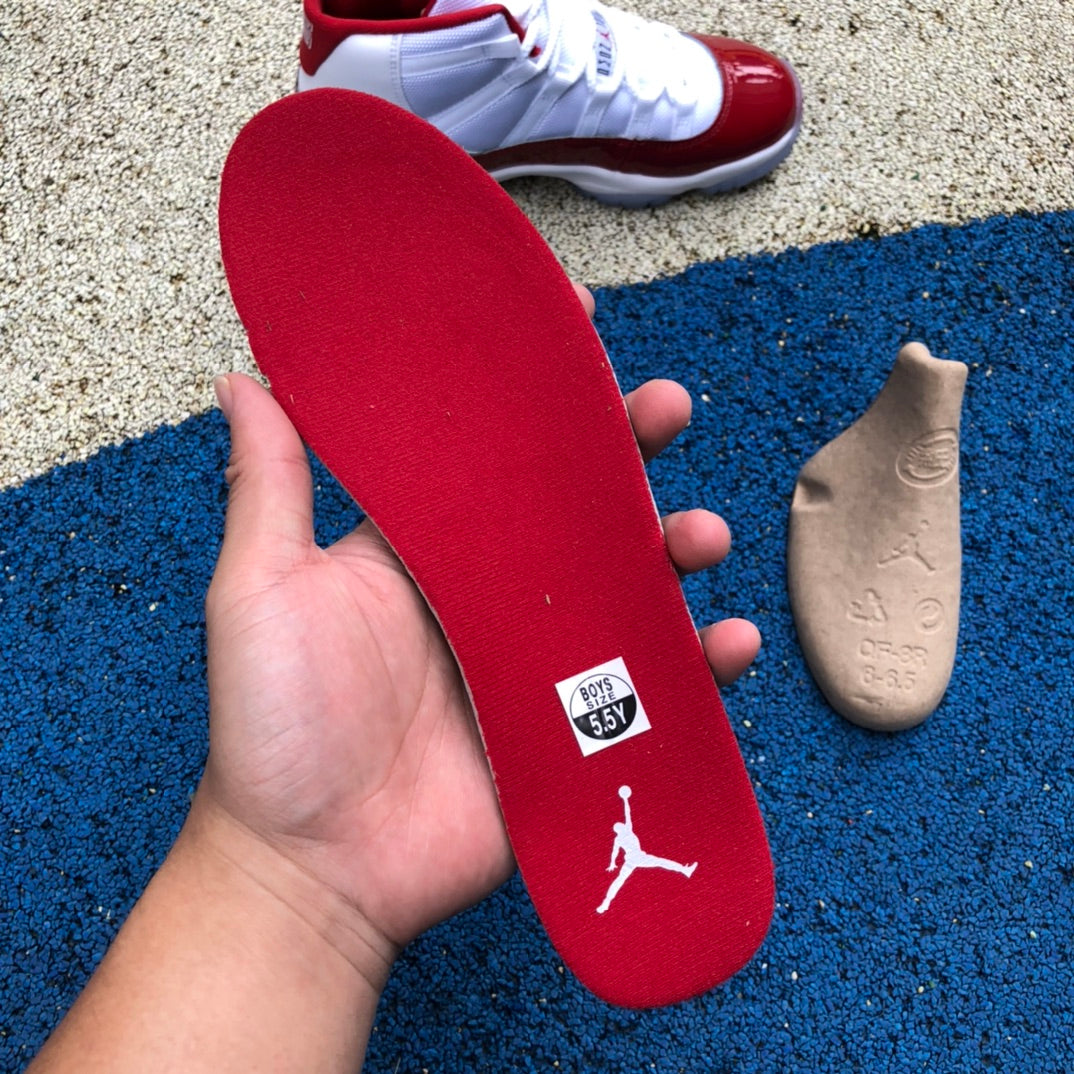 Air Jordan 11 "Cherry".-Rojo Cereza