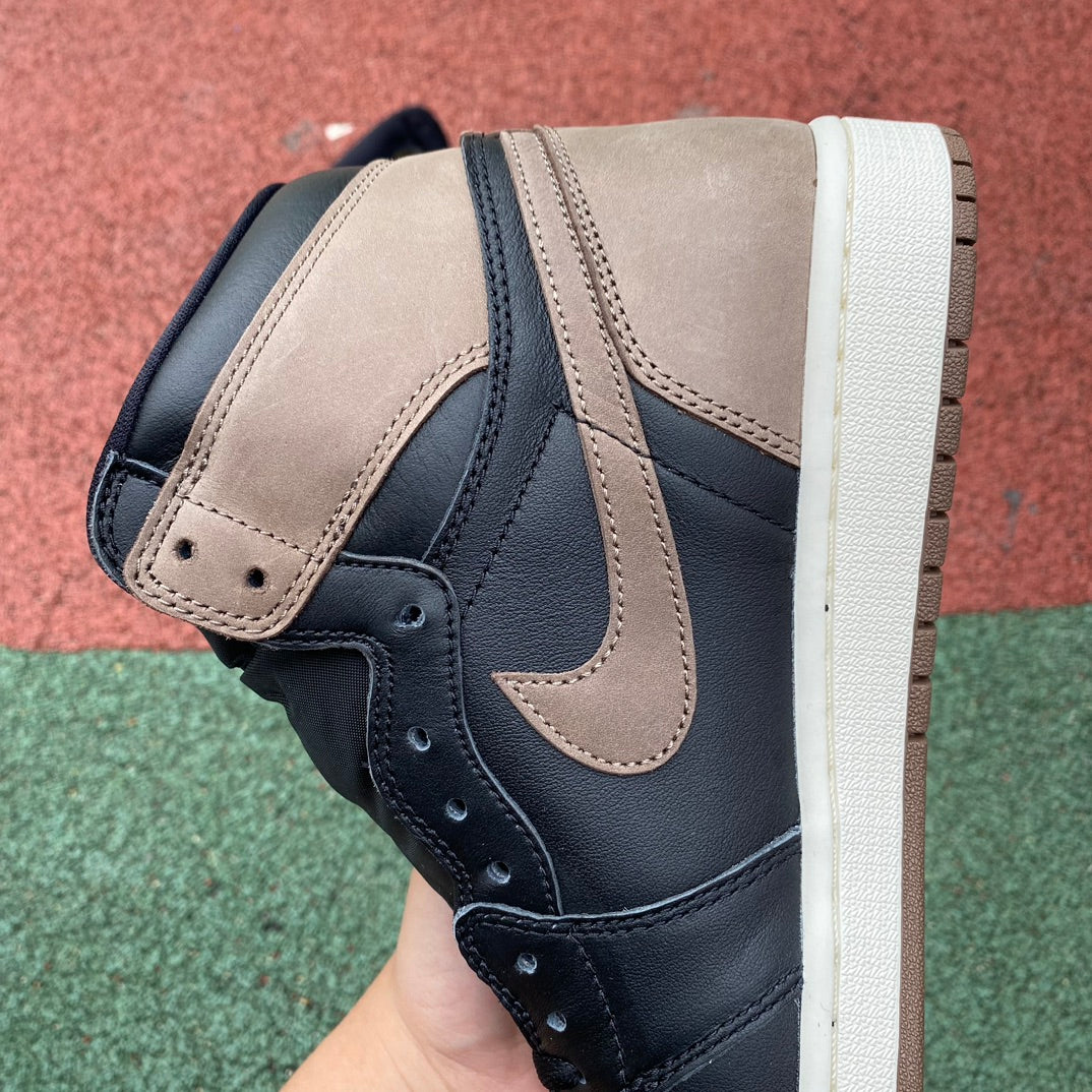 Air Jordan 1.- marrones y negras