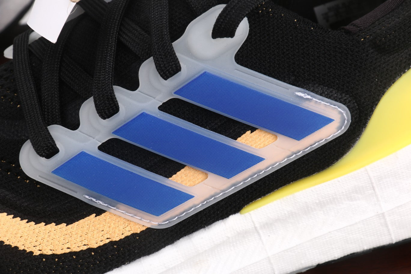 Adidas Ultra Boost Light UB 2023 - Negro, Azul y Amarillo