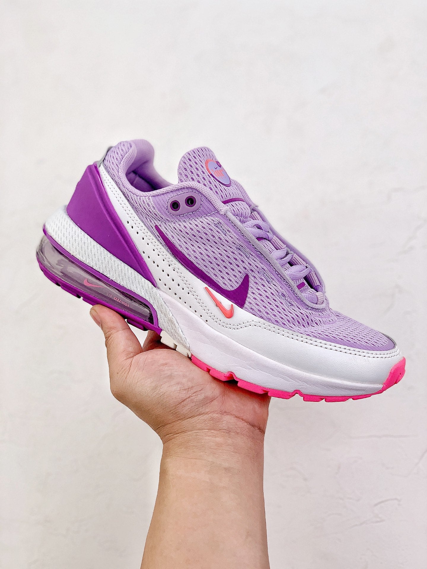 Nike air max pulse.- moradas, y blancas