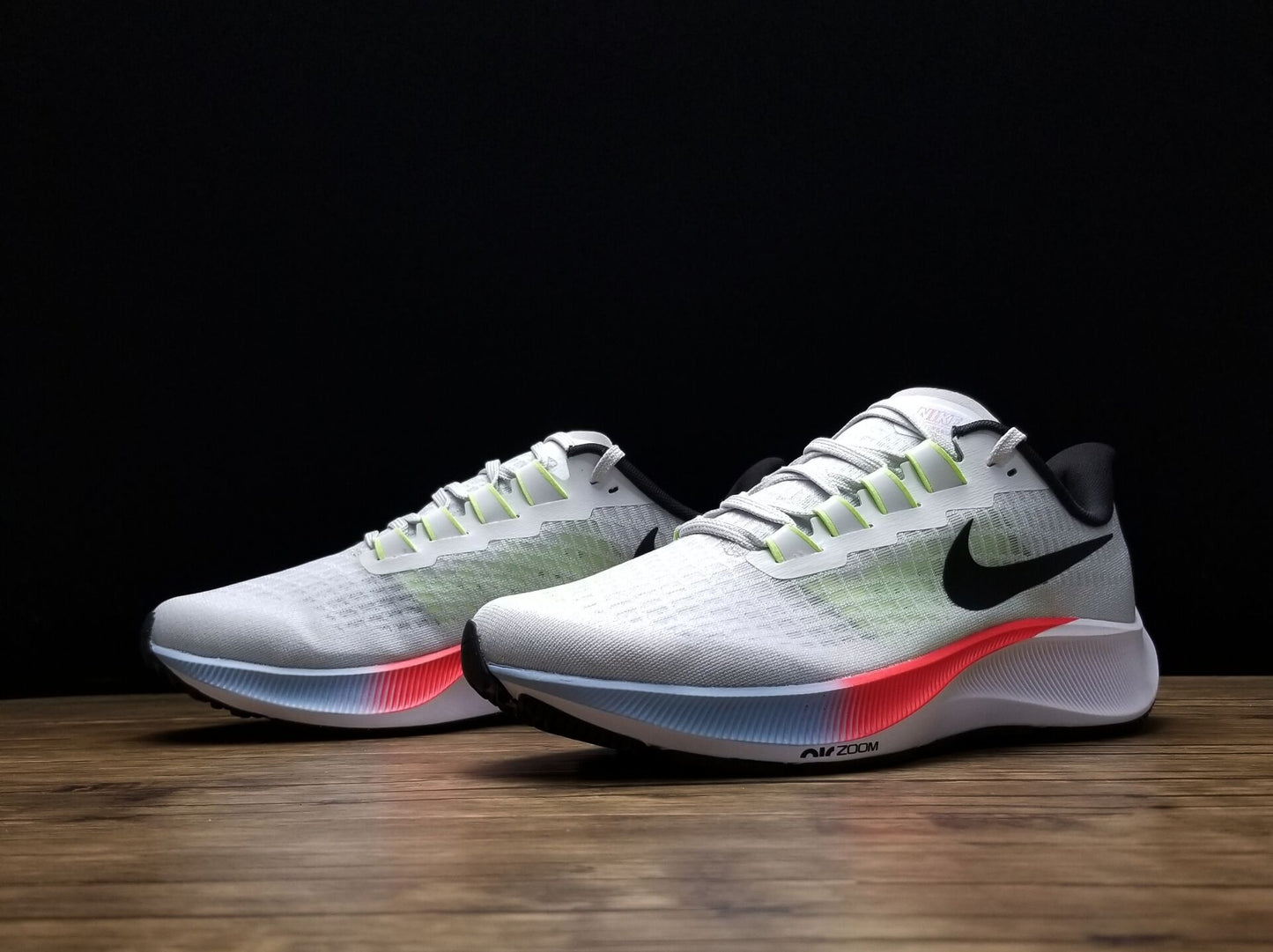 Nike Air Zoom Pegasus.- blancas