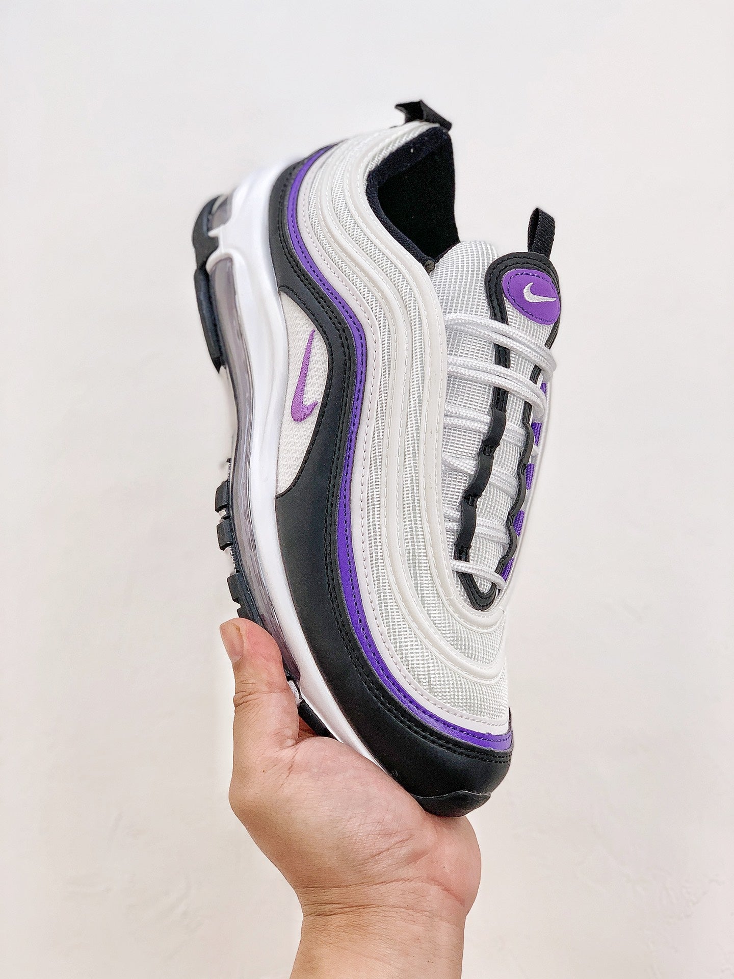 Nike Air Max 97.- blancas, negras y moradas