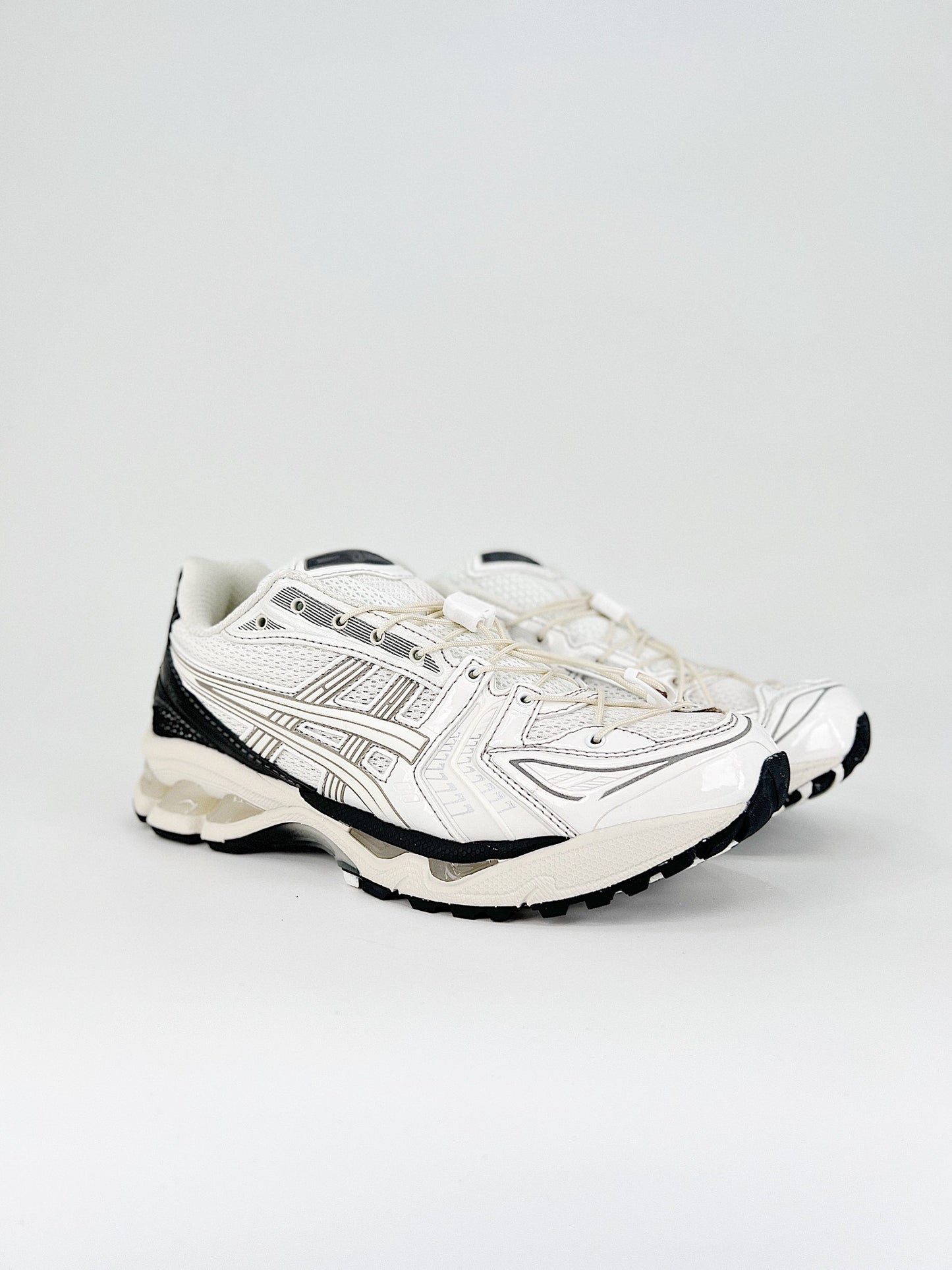 ASICS GEL-KAYANO 14.- blancas y negras