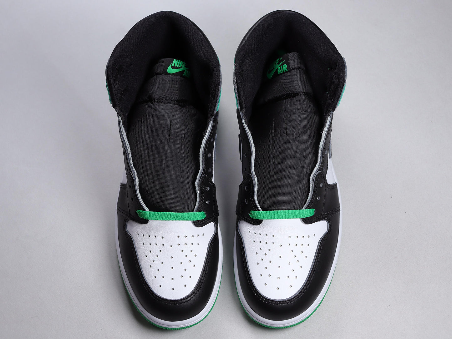 Air Jordan 1.- verdes, negras y blancas