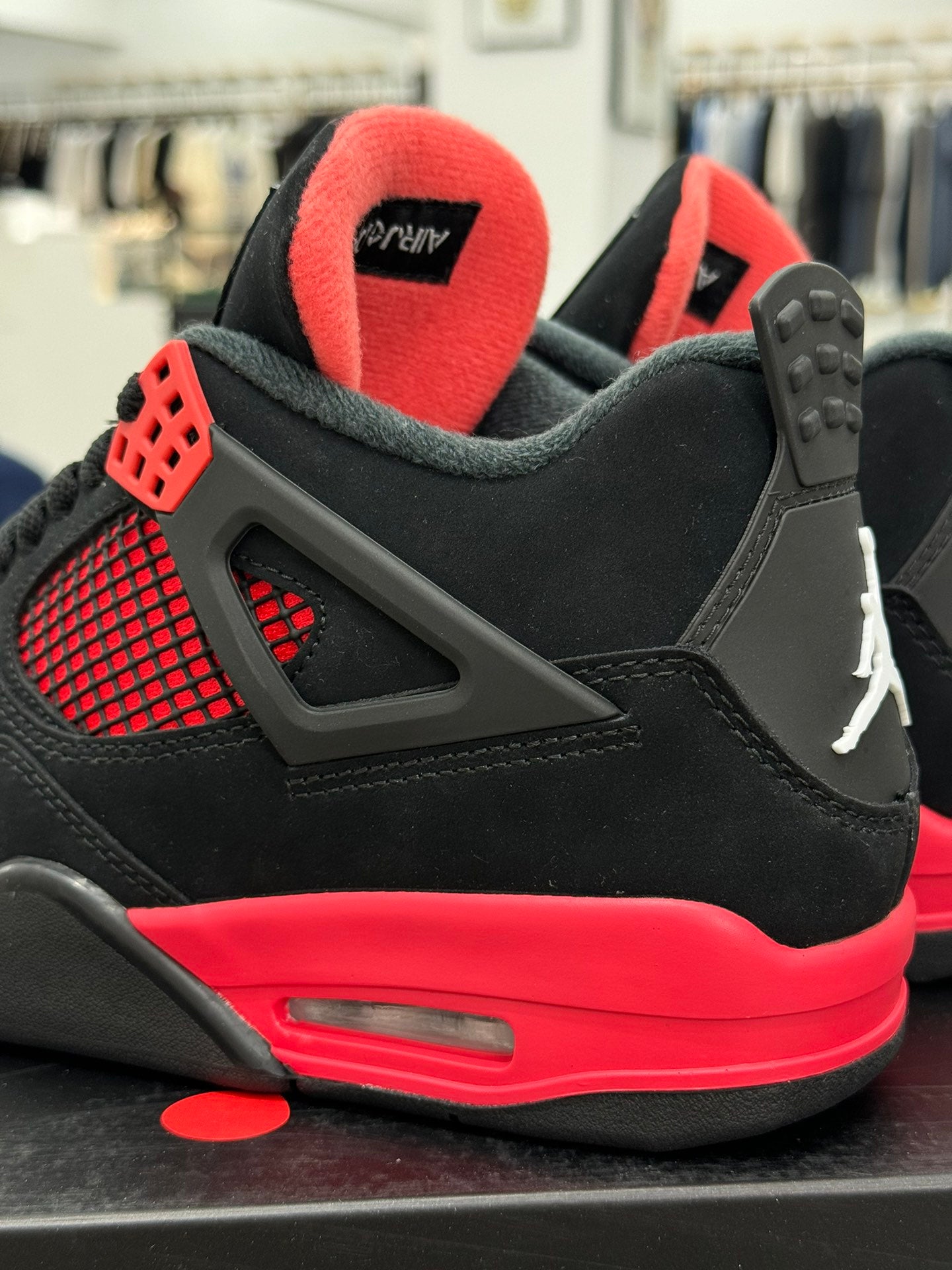 Air Jordan 4 Retro negro y rojo