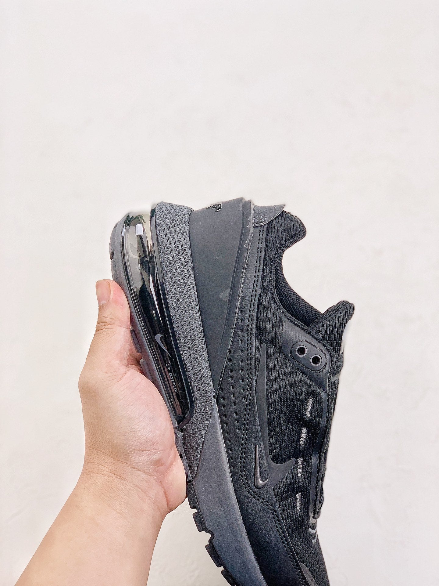 Nike Air Max Pulse.- negras