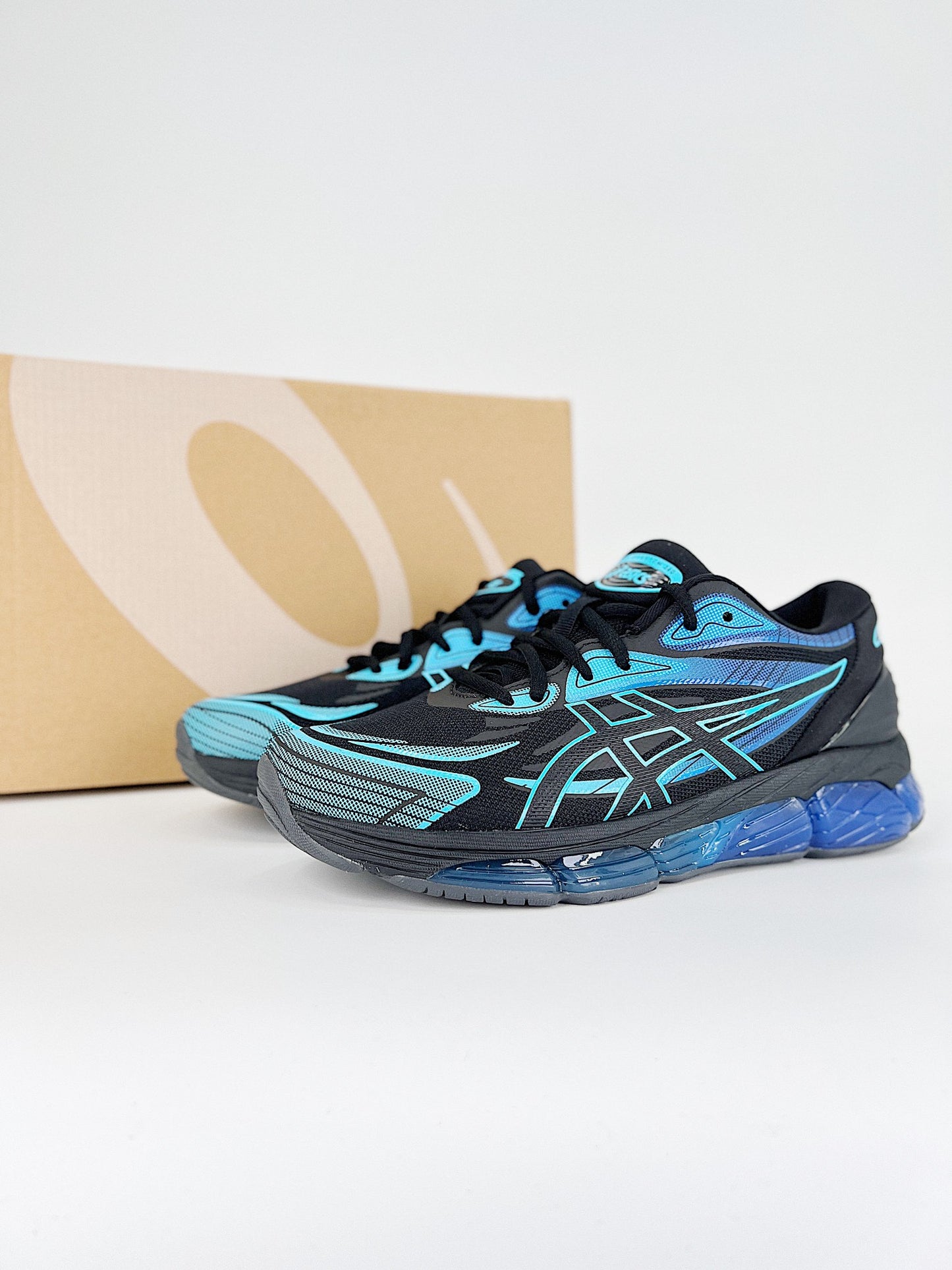 Asics Gel-Quantum 360 VIII.-negras y azules