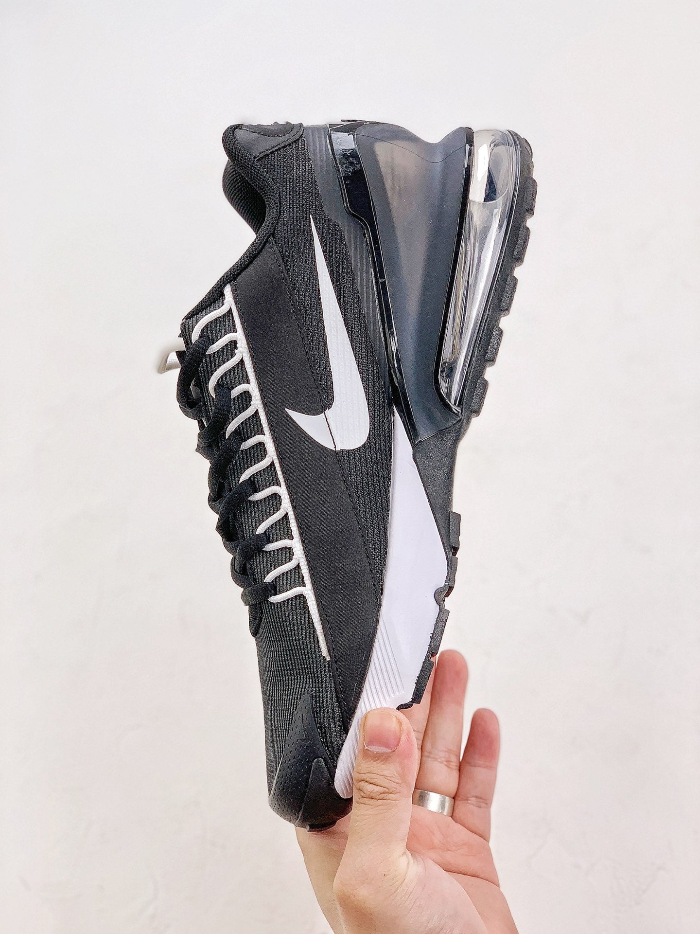 Nike air max pulse.- negras y blancas