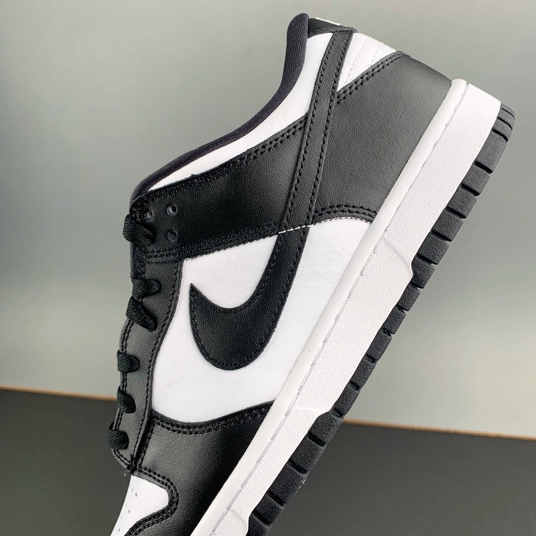 Nike SB Dunk Low "Panda"