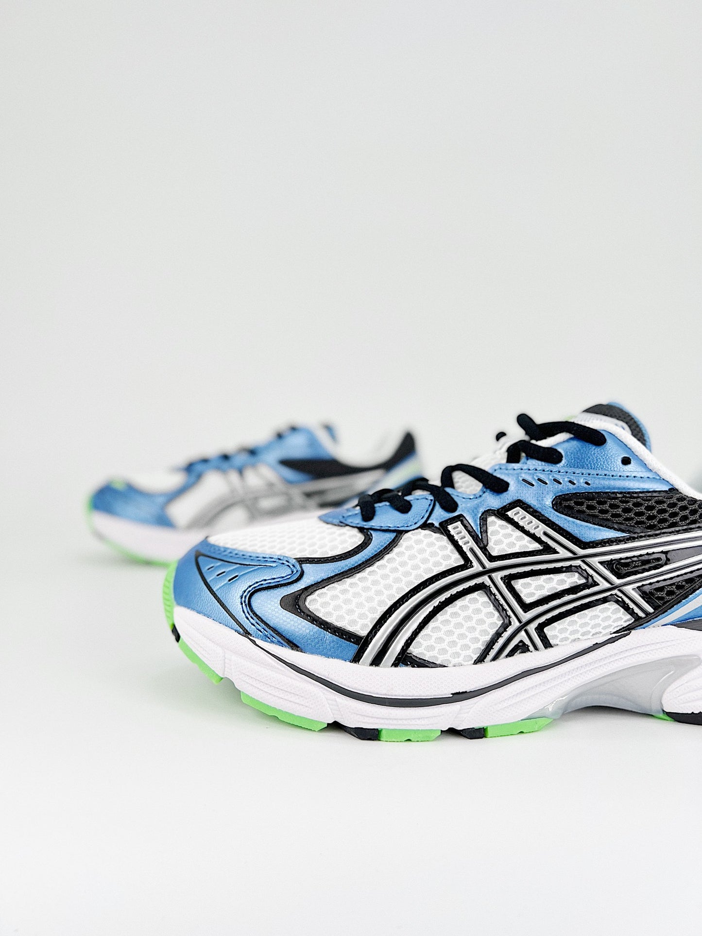 Asics GT-2160.- blancas, negras y azules