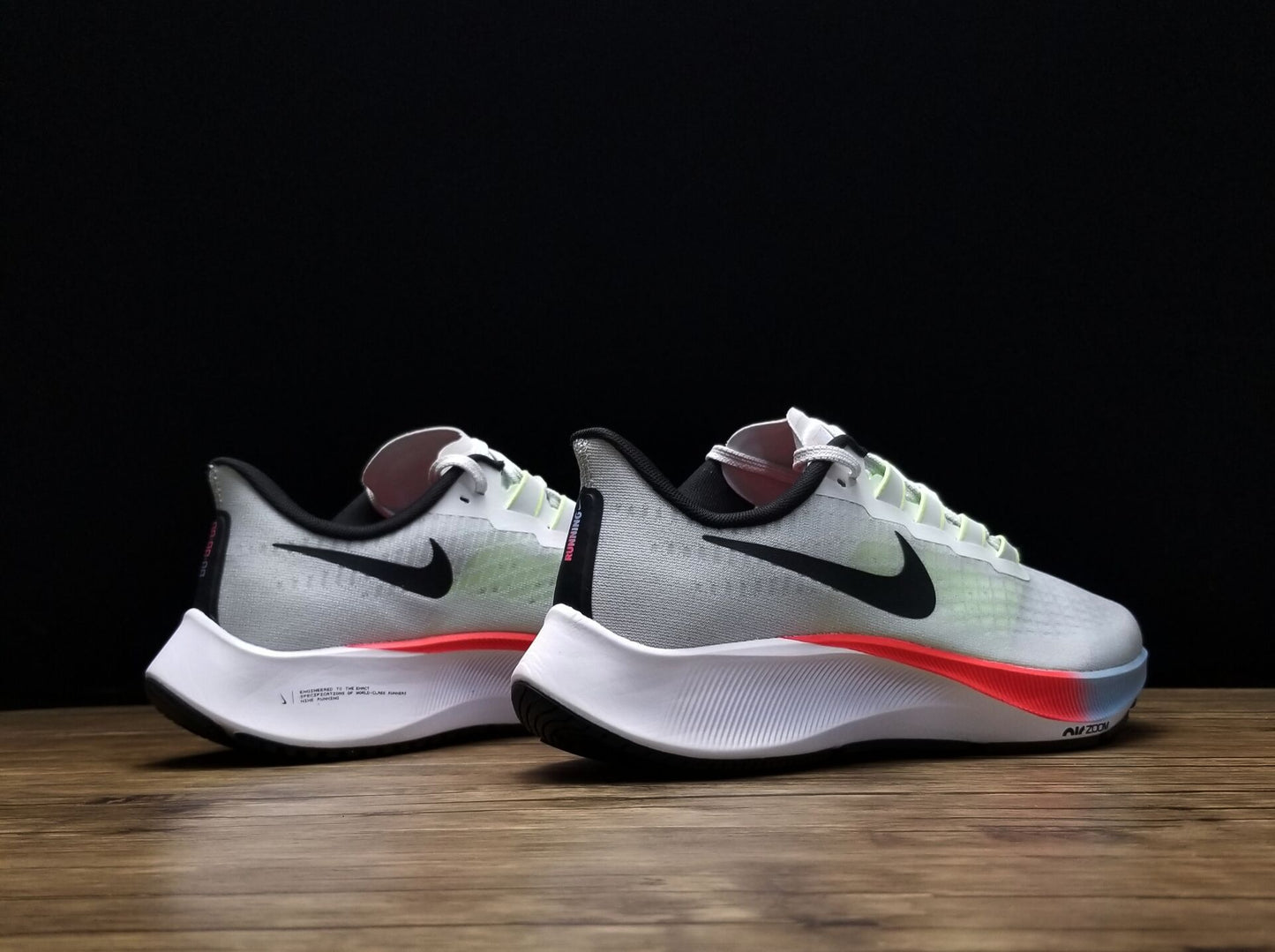 Nike Air Zoom Pegasus.- blancas