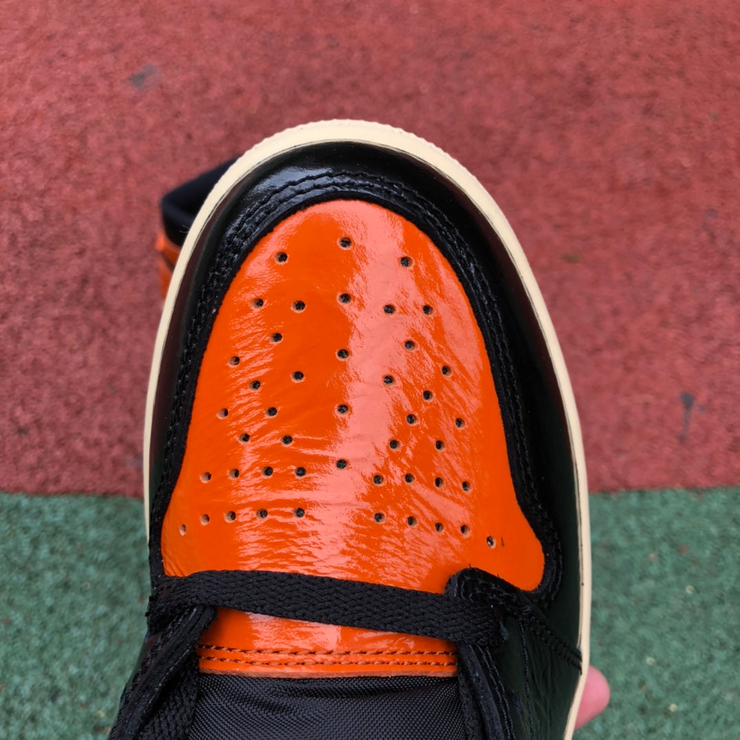 Air Jordan 1 AJ1.- naranjas y negras