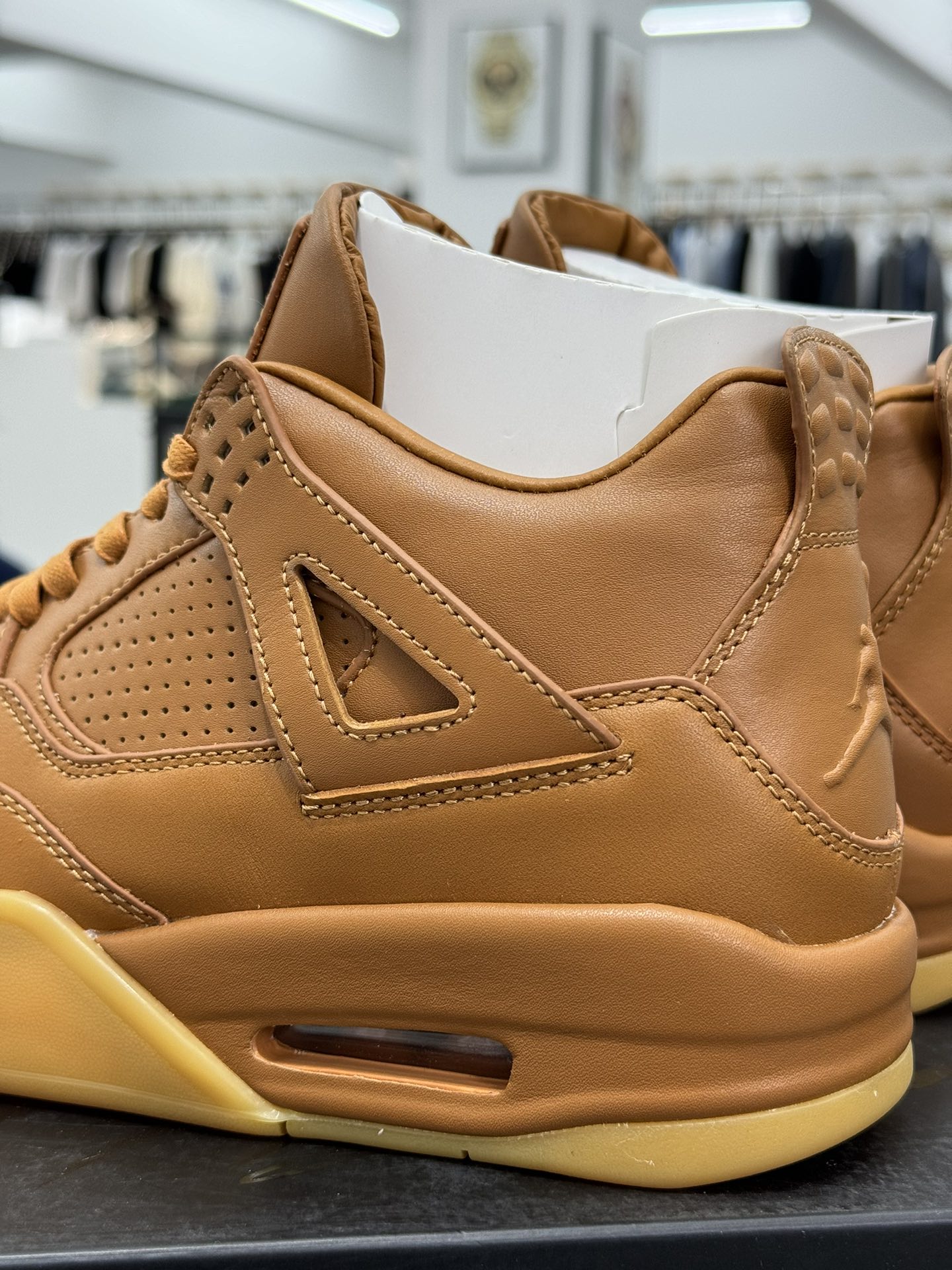 Air Jordan 4 Premium "Ginger".- Elegancia y Estilo