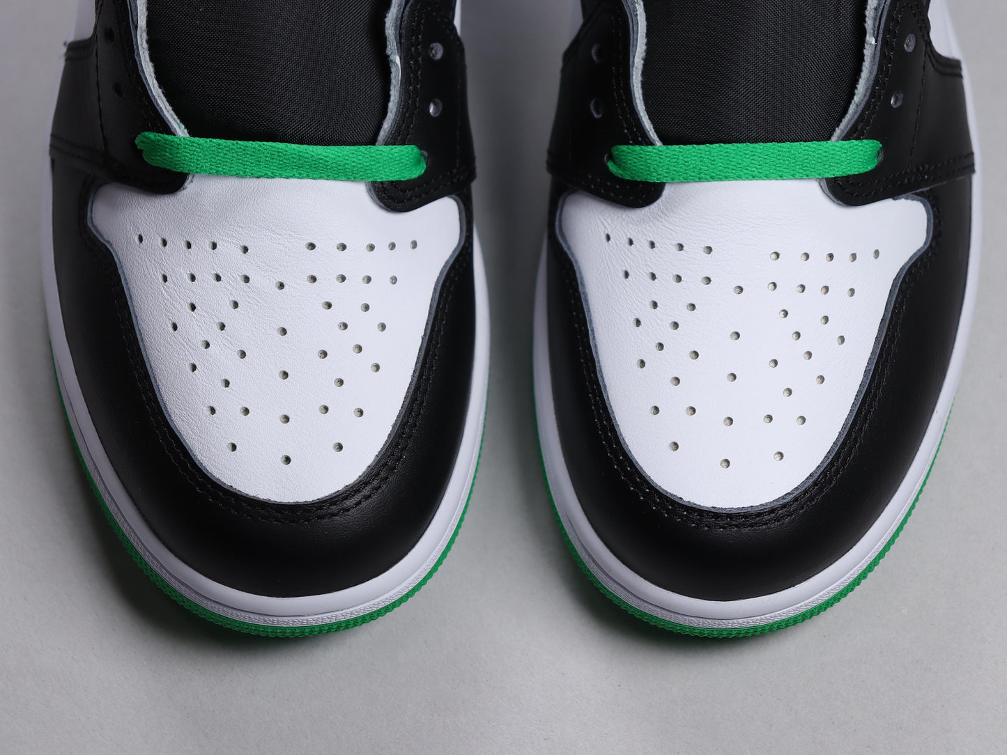 Air Jordan 1.- verdes, negras y blancas