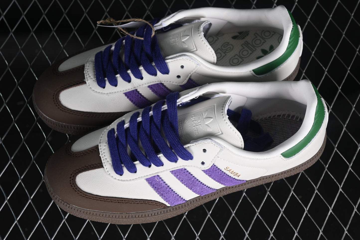 Adidas samba.- blancas, moradas, y marrones