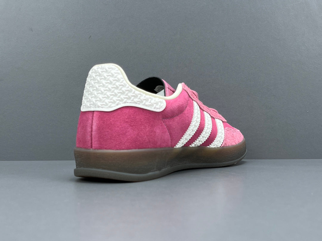 Adidas Gazelle.- rosas y blancas