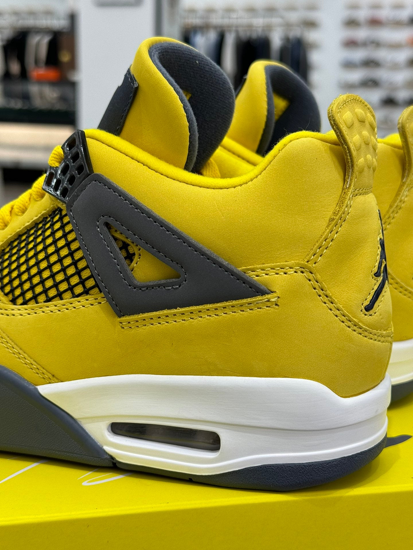 Air Jordan 4 Retro "Lightning"