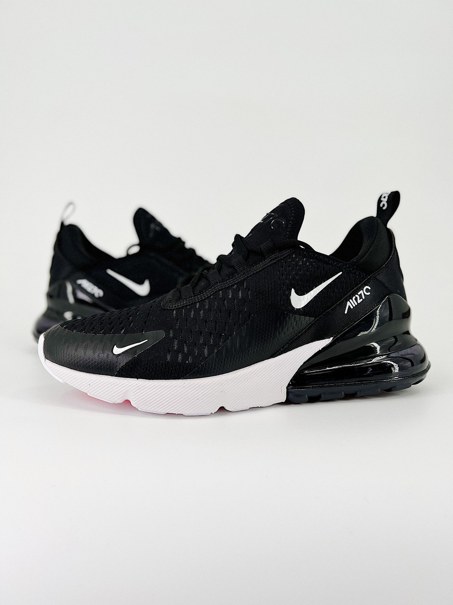 Nike air max 270.- negras y blancas