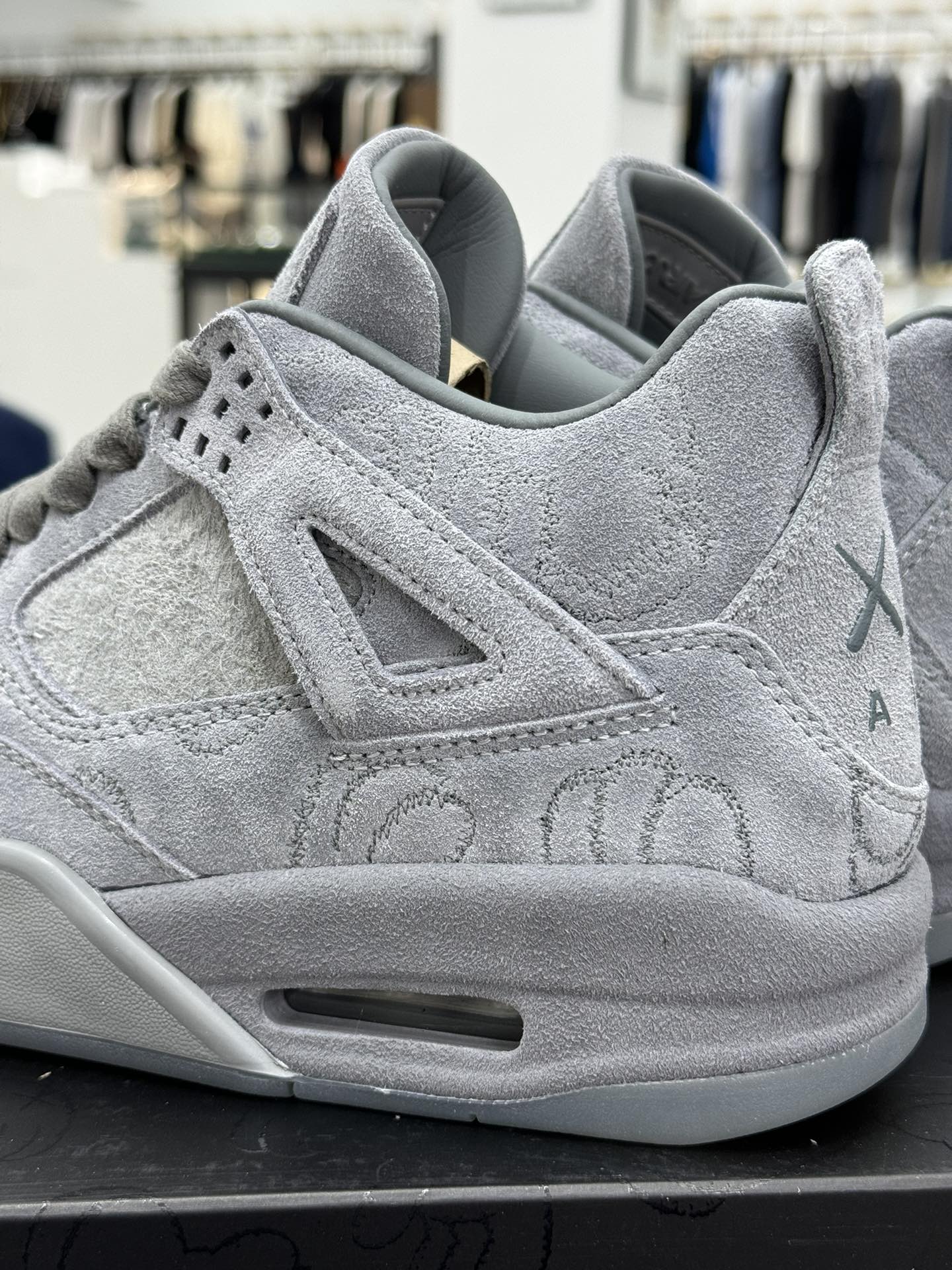 Air Jordan 4.- Kaws