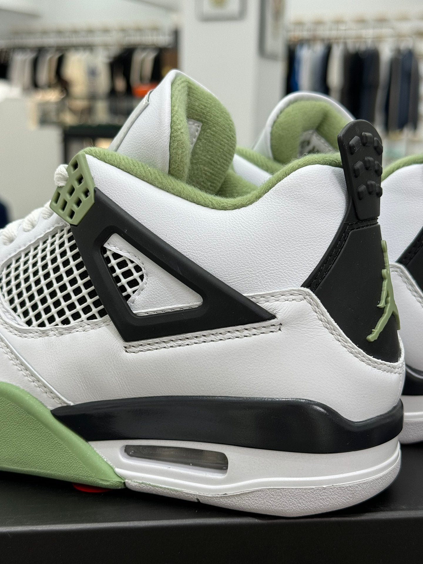 Air Jordan 4 Retro "Seafoam"