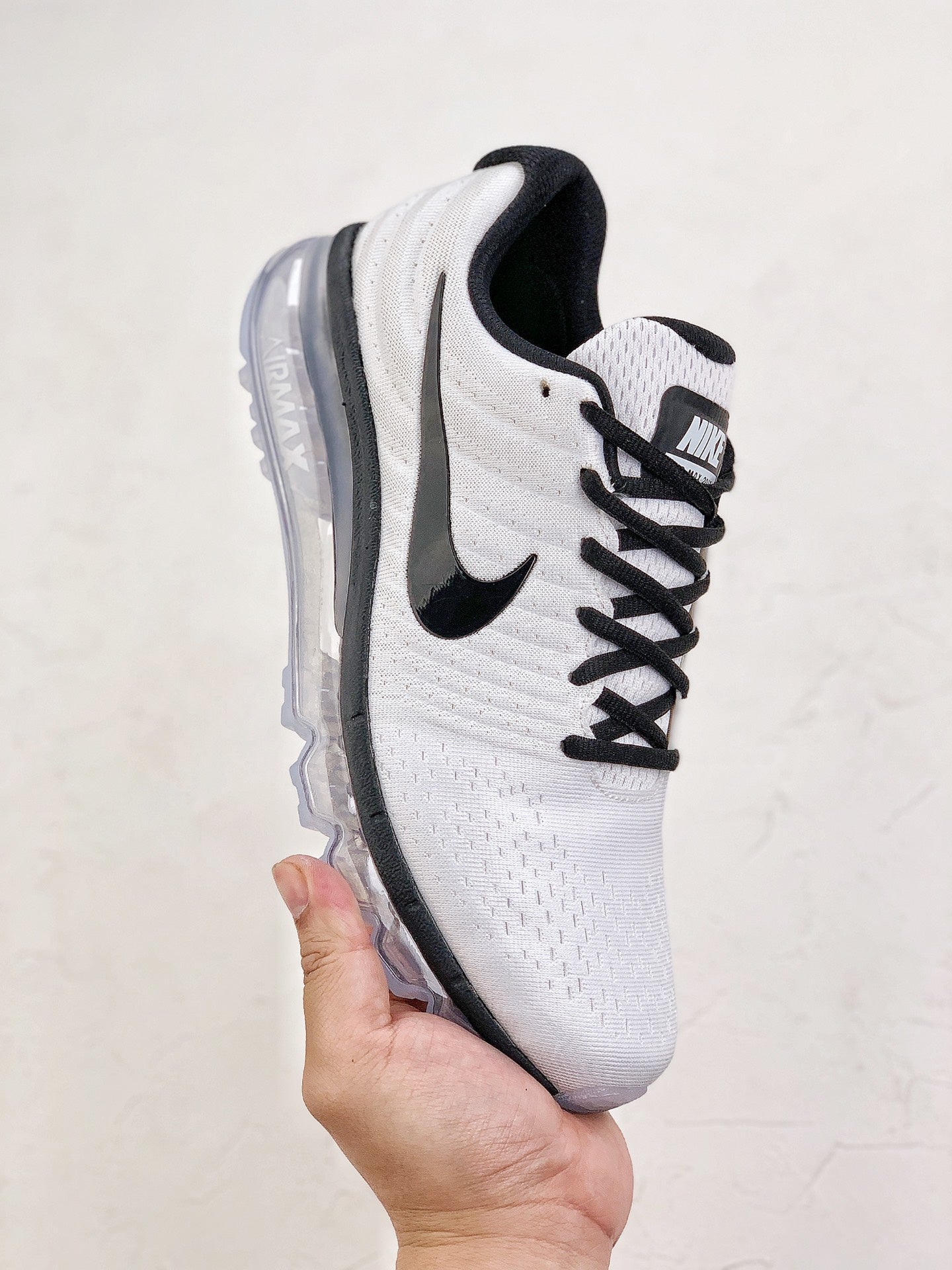 NIKE AIR MAX 2017.- blancas y negras