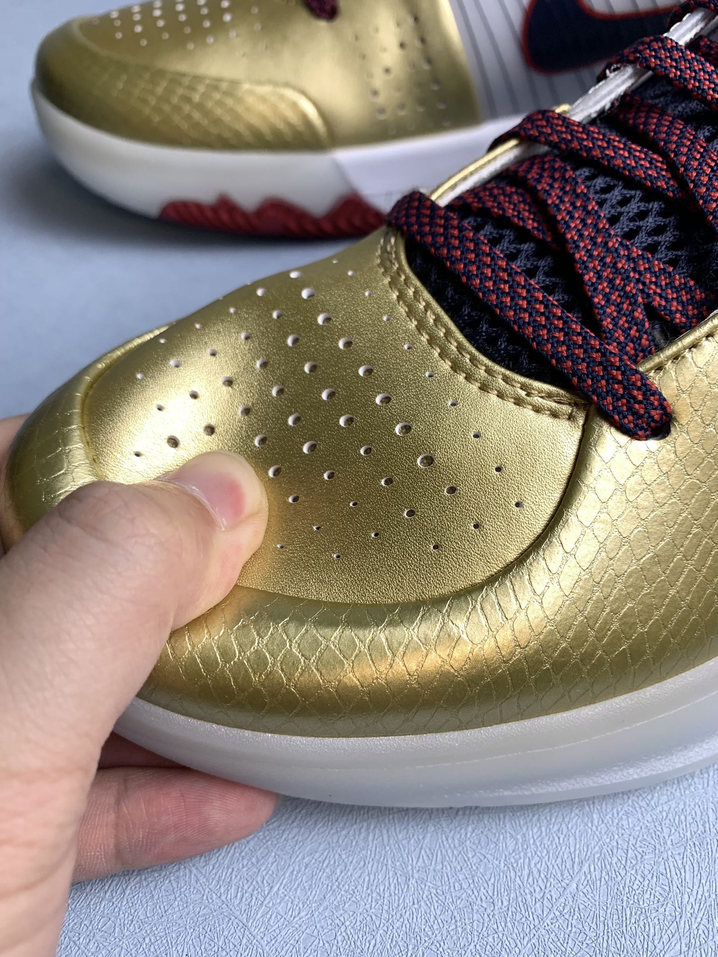 Nike Zoom Kobe 4 “Gold Medal”