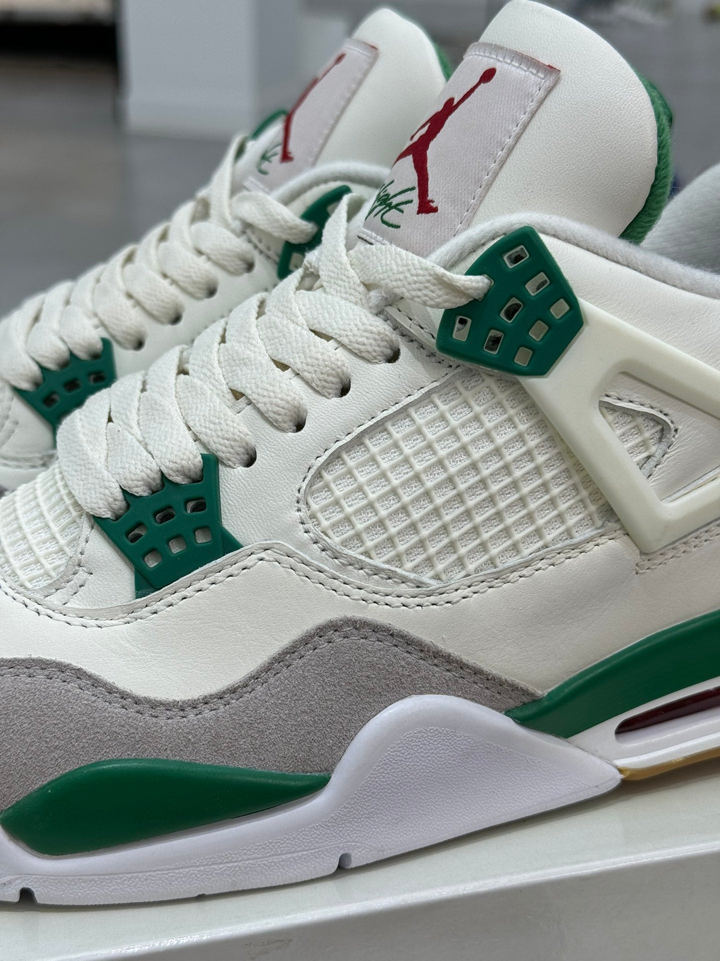 Air Jordan 4 verde pino