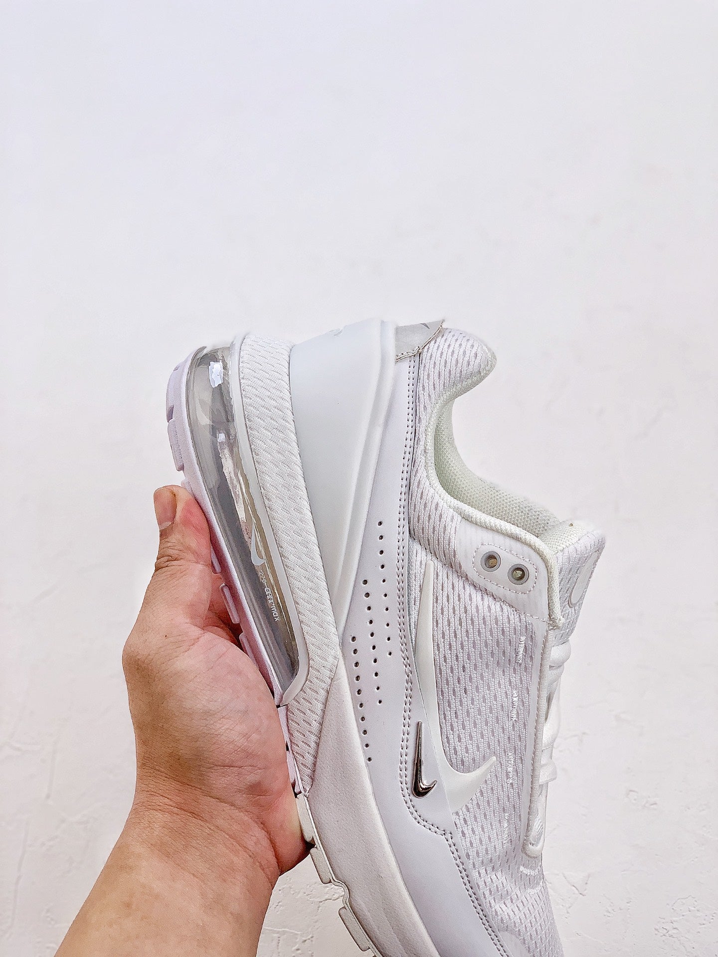 Nike air max pulse.- blancas