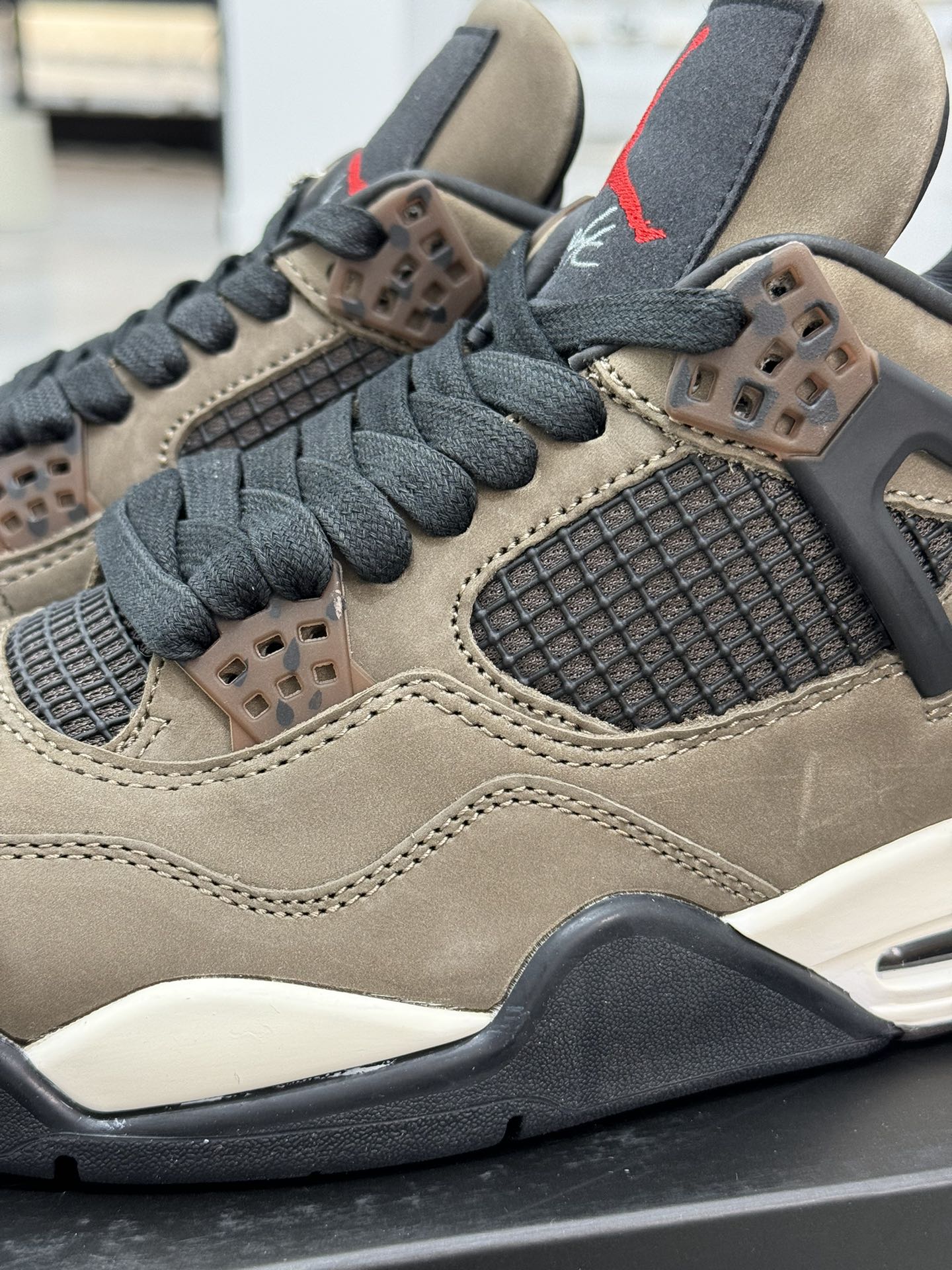 Air Jordan 4 Retro TS "Negro Oliva"