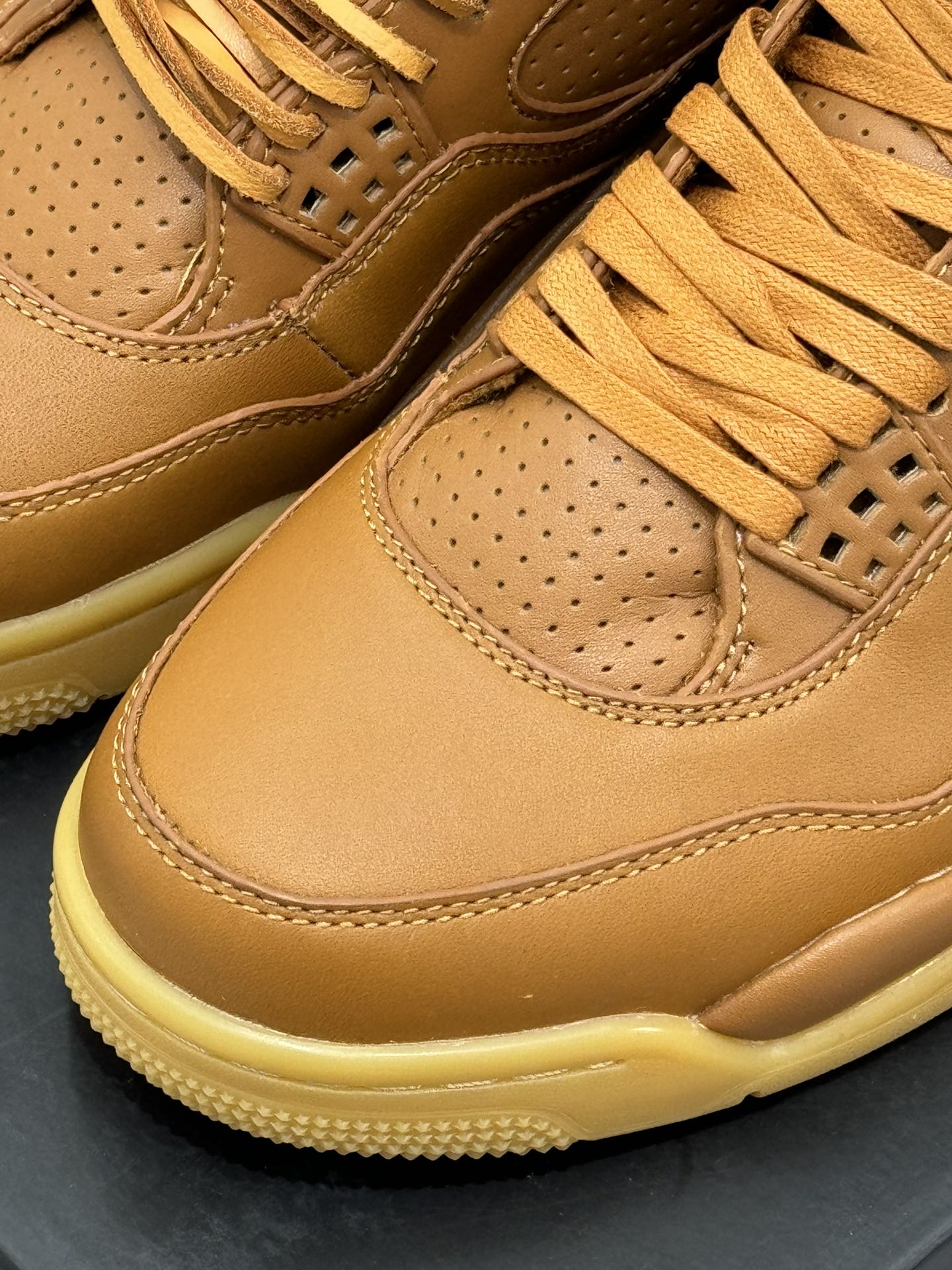 Air Jordan 4 Premium "Ginger".- Elegancia y Estilo