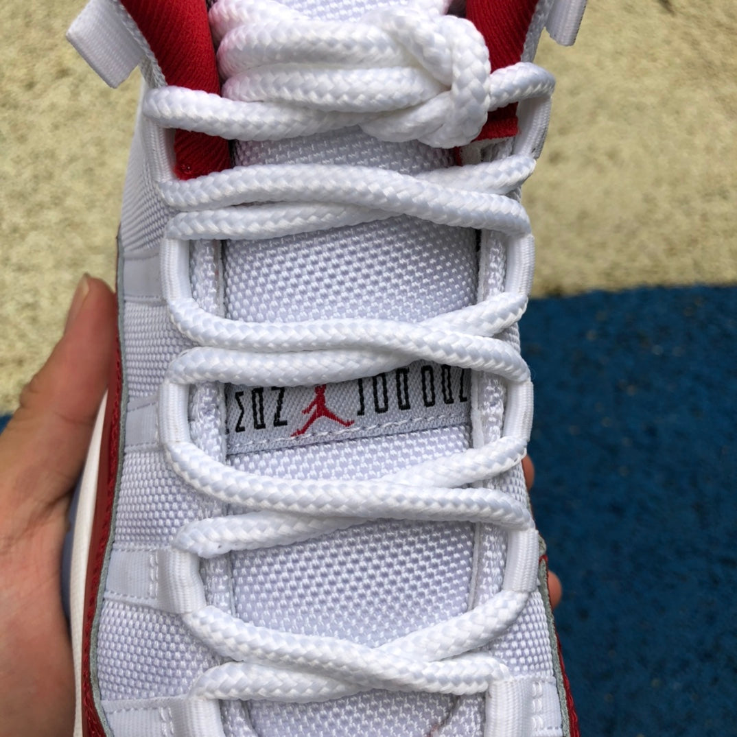 Air Jordan 11 "Cherry".-Rojo Cereza