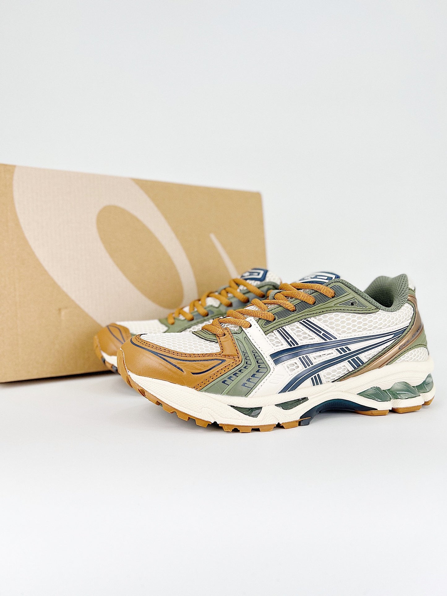 ASICS GEL-KAYANO 14 marrones y verdes